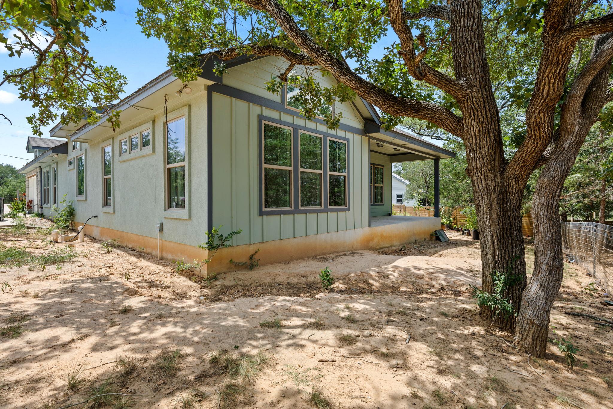 390 RIDDLE Rd, Cedar Creek, TX 78612