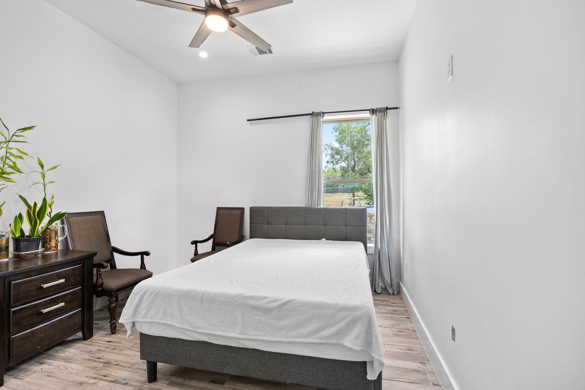 390 RIDDLE Rd, Cedar Creek, TX 78612