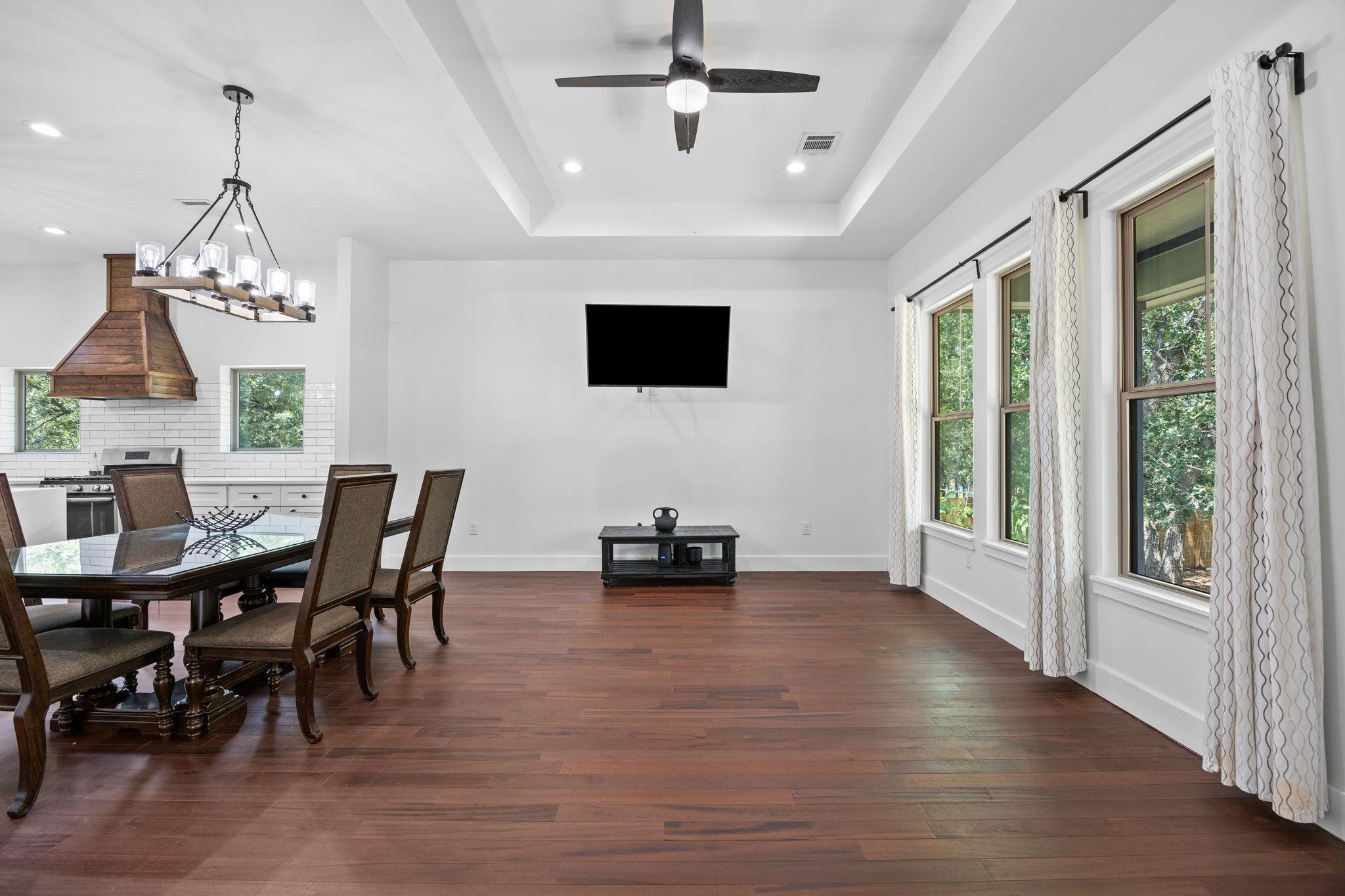 390 RIDDLE Rd, Cedar Creek, TX 78612