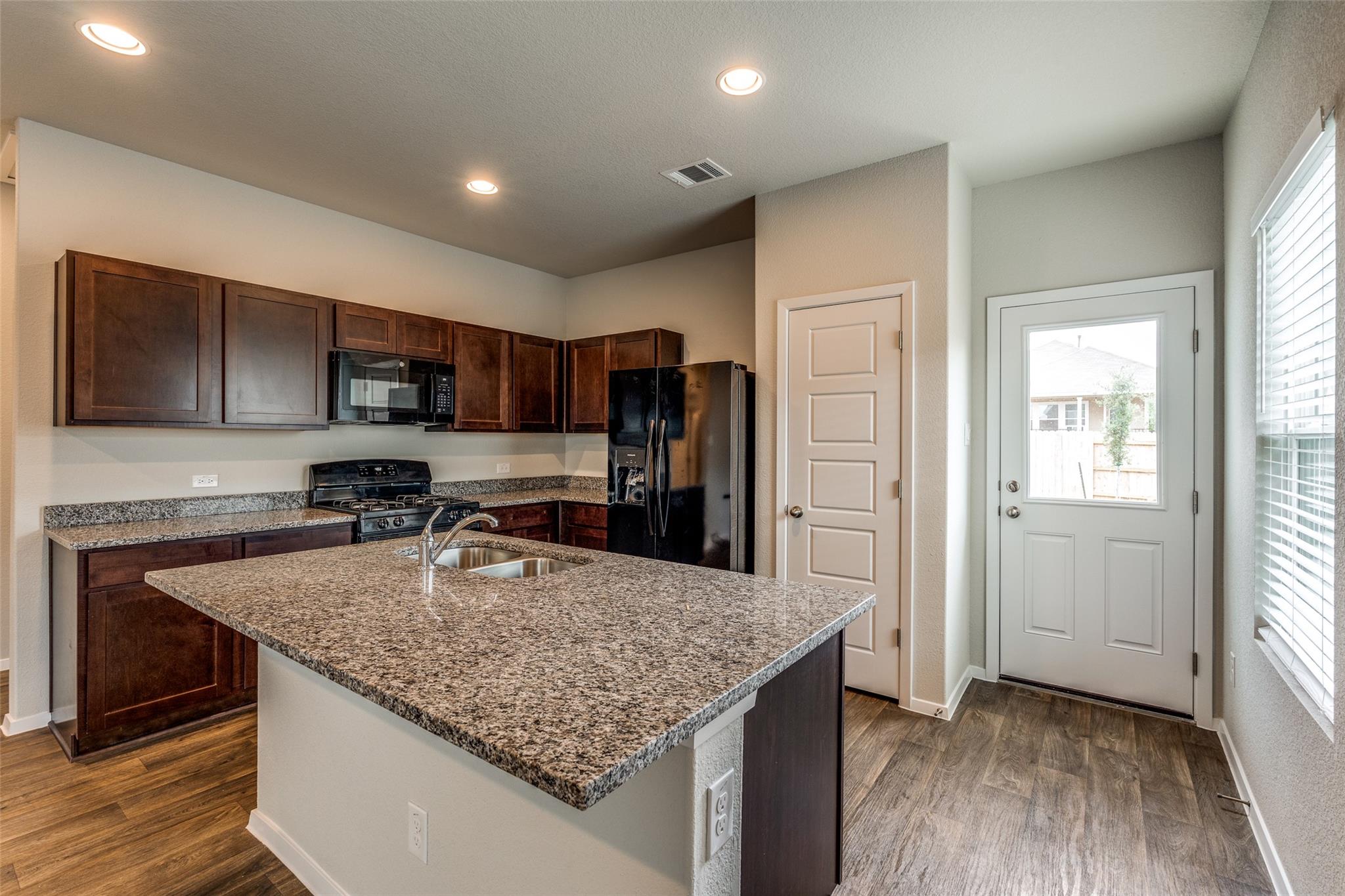 140 Thunder Oak St, San Marcos, TX 78666