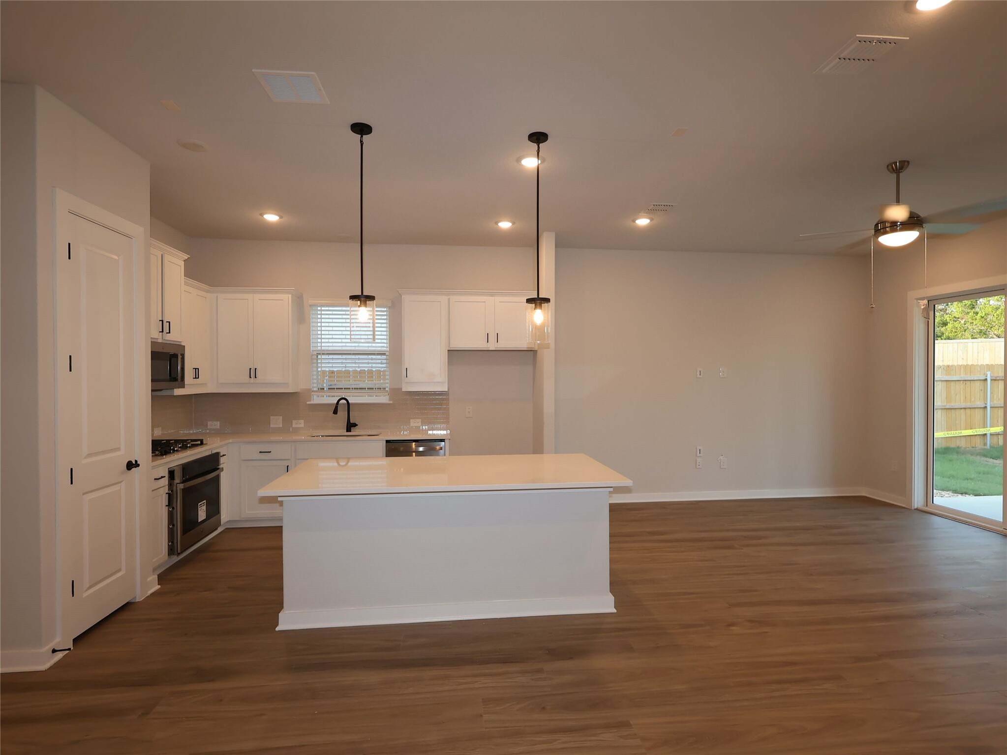 900 Beaverton Dr, Leander, TX 78641