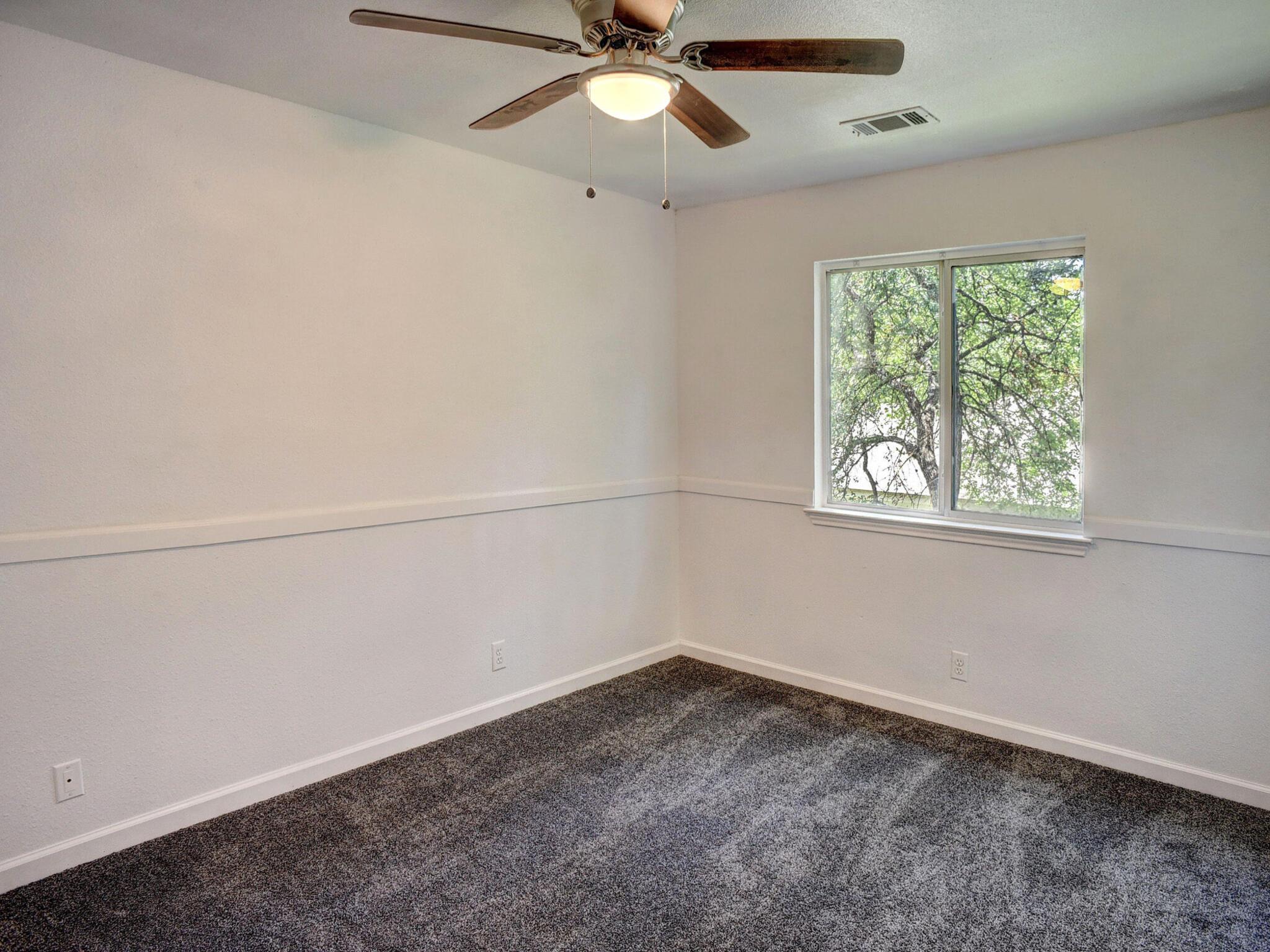 117 High Point Blvd, Cedar Creek, TX 78612
