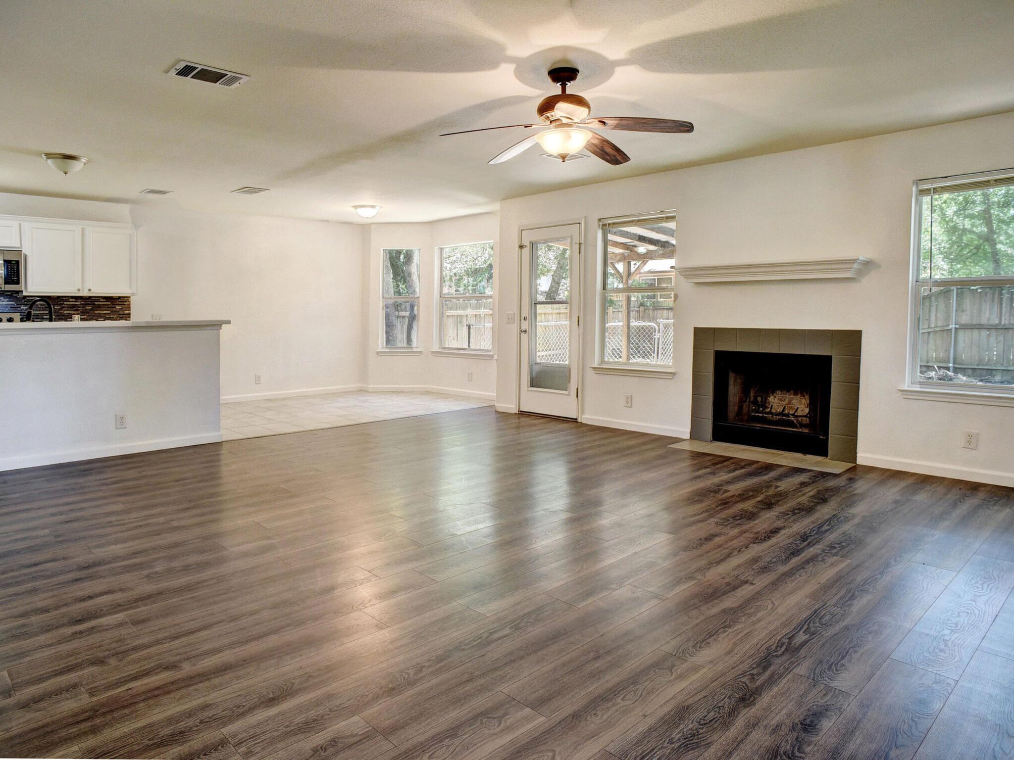 117 High Point Blvd, Cedar Creek, TX 78612