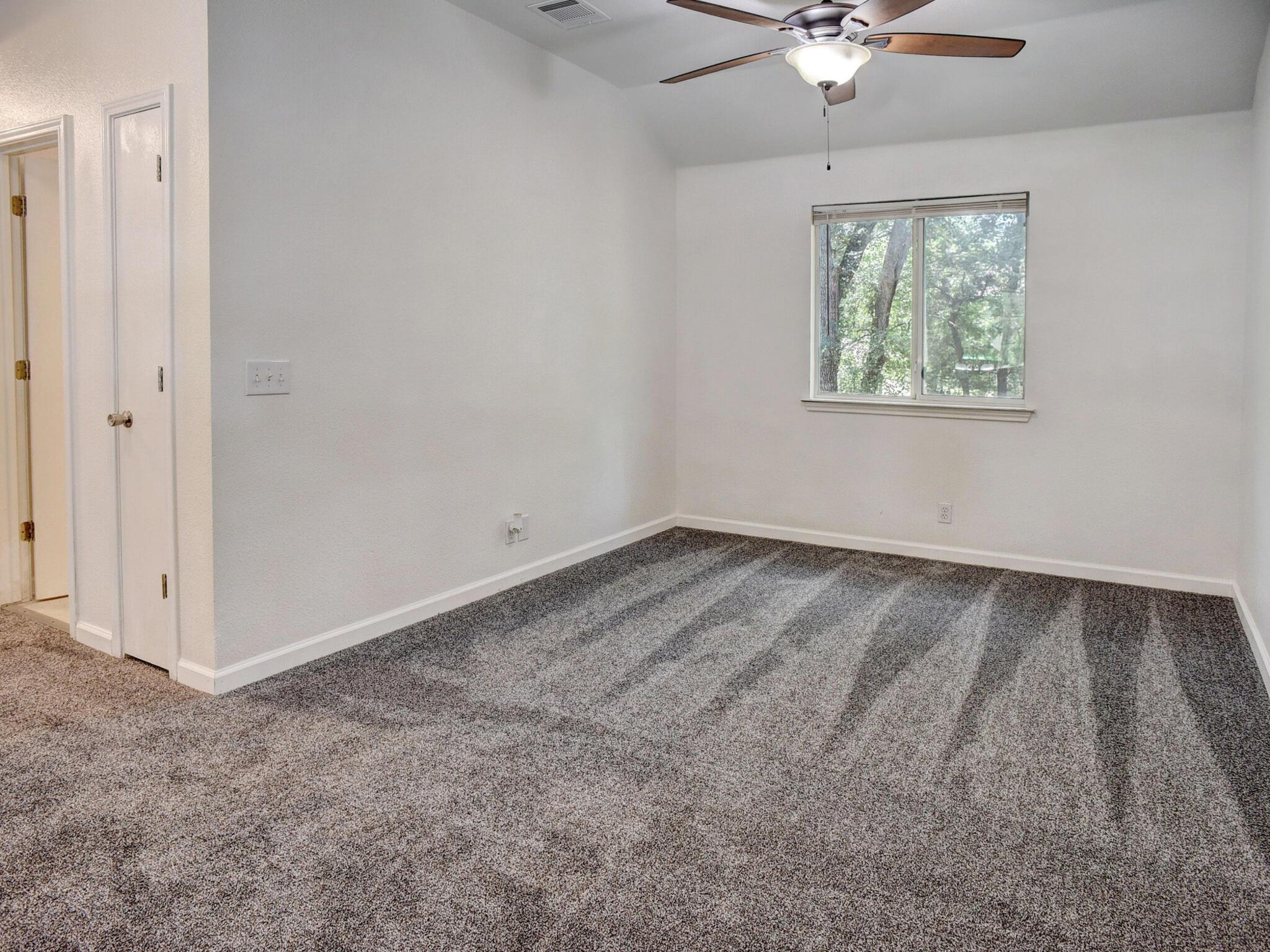 117 High Point Blvd, Cedar Creek, TX 78612