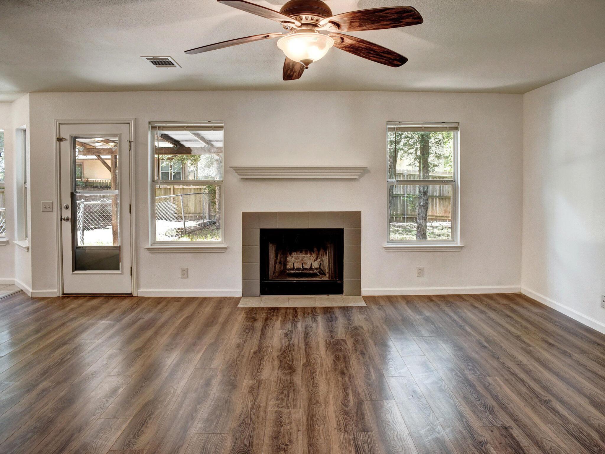 117 High Point Blvd, Cedar Creek, TX 78612