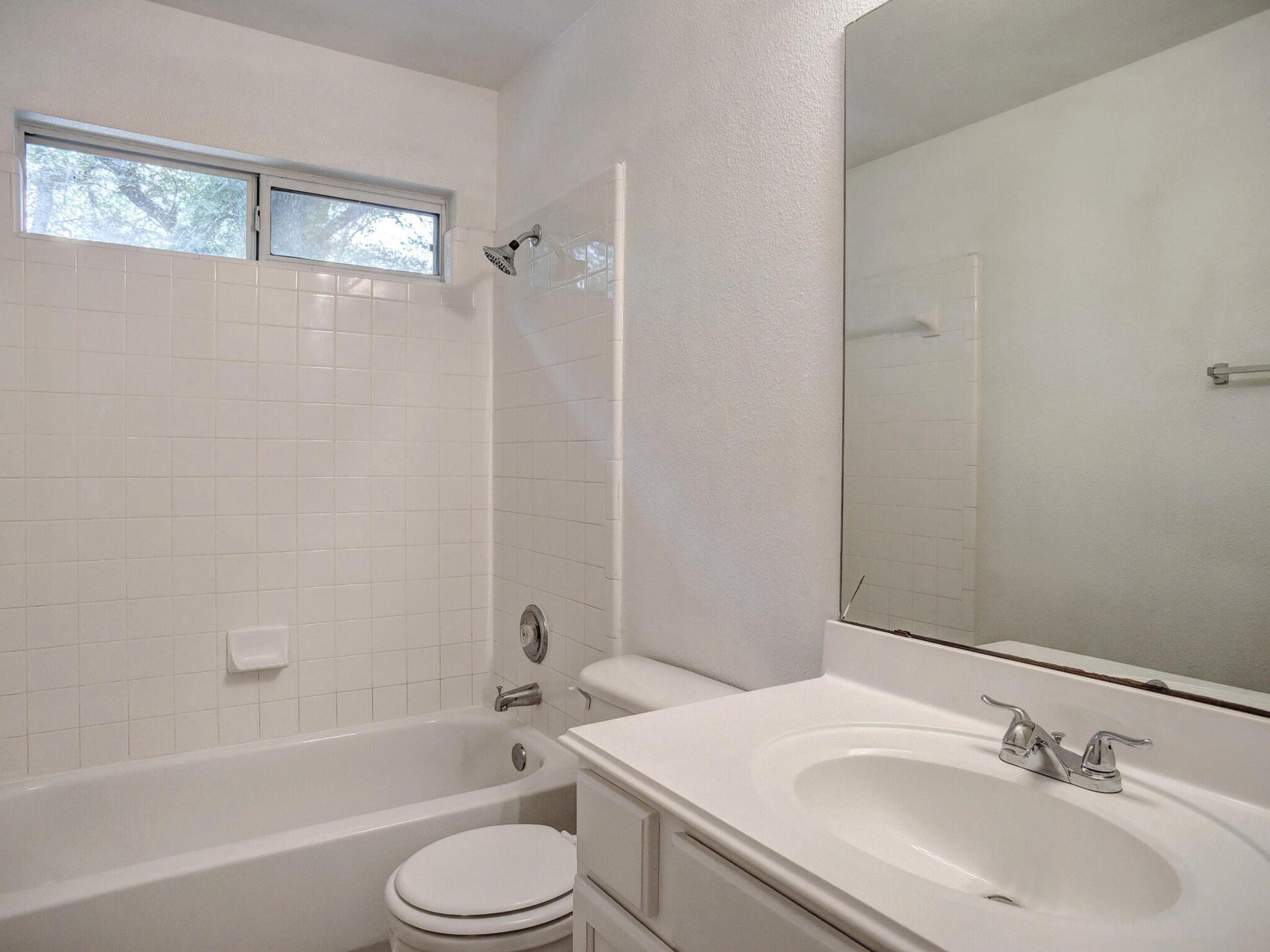 117 High Point Blvd, Cedar Creek, TX 78612