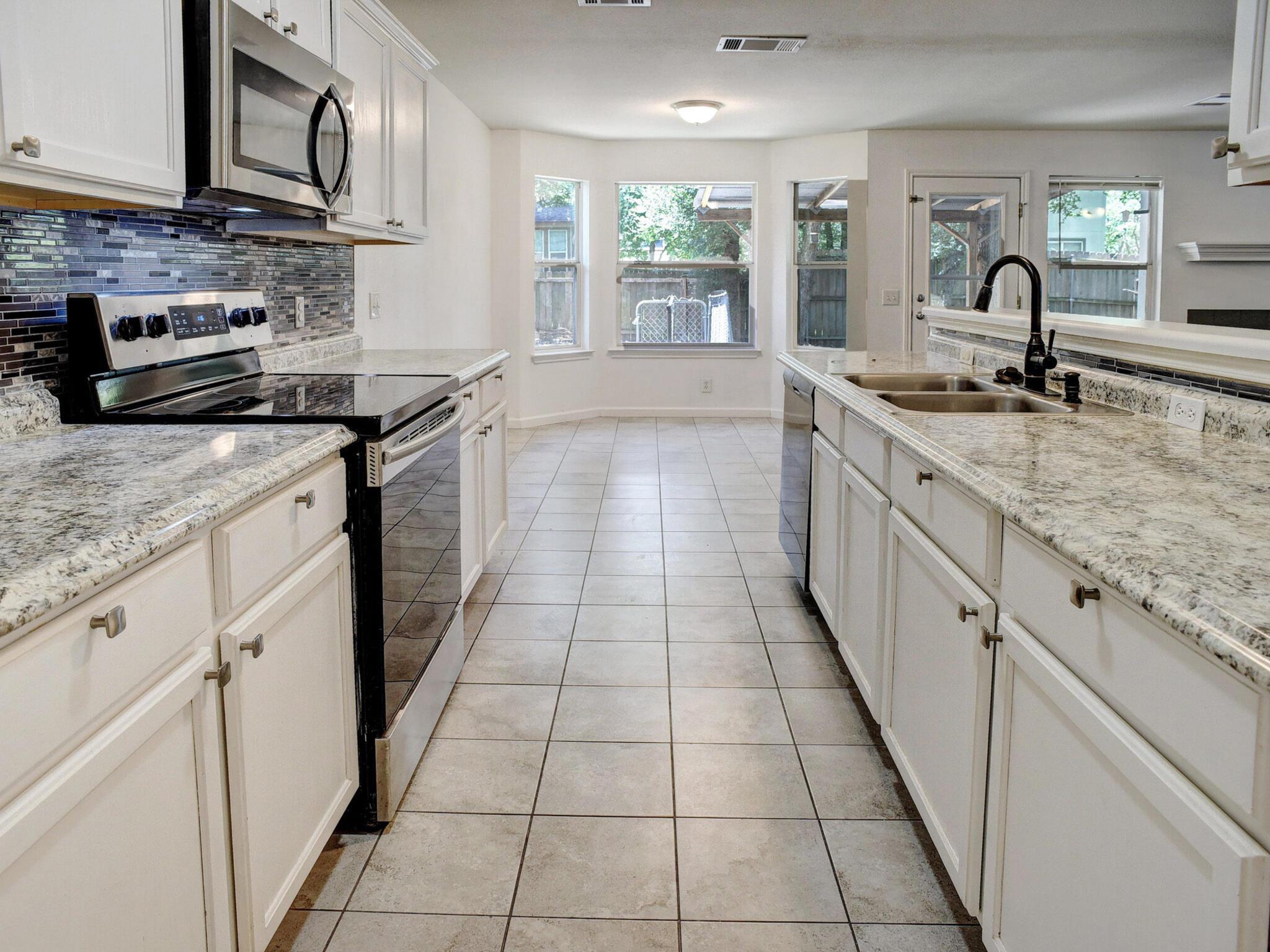117 High Point Blvd, Cedar Creek, TX 78612