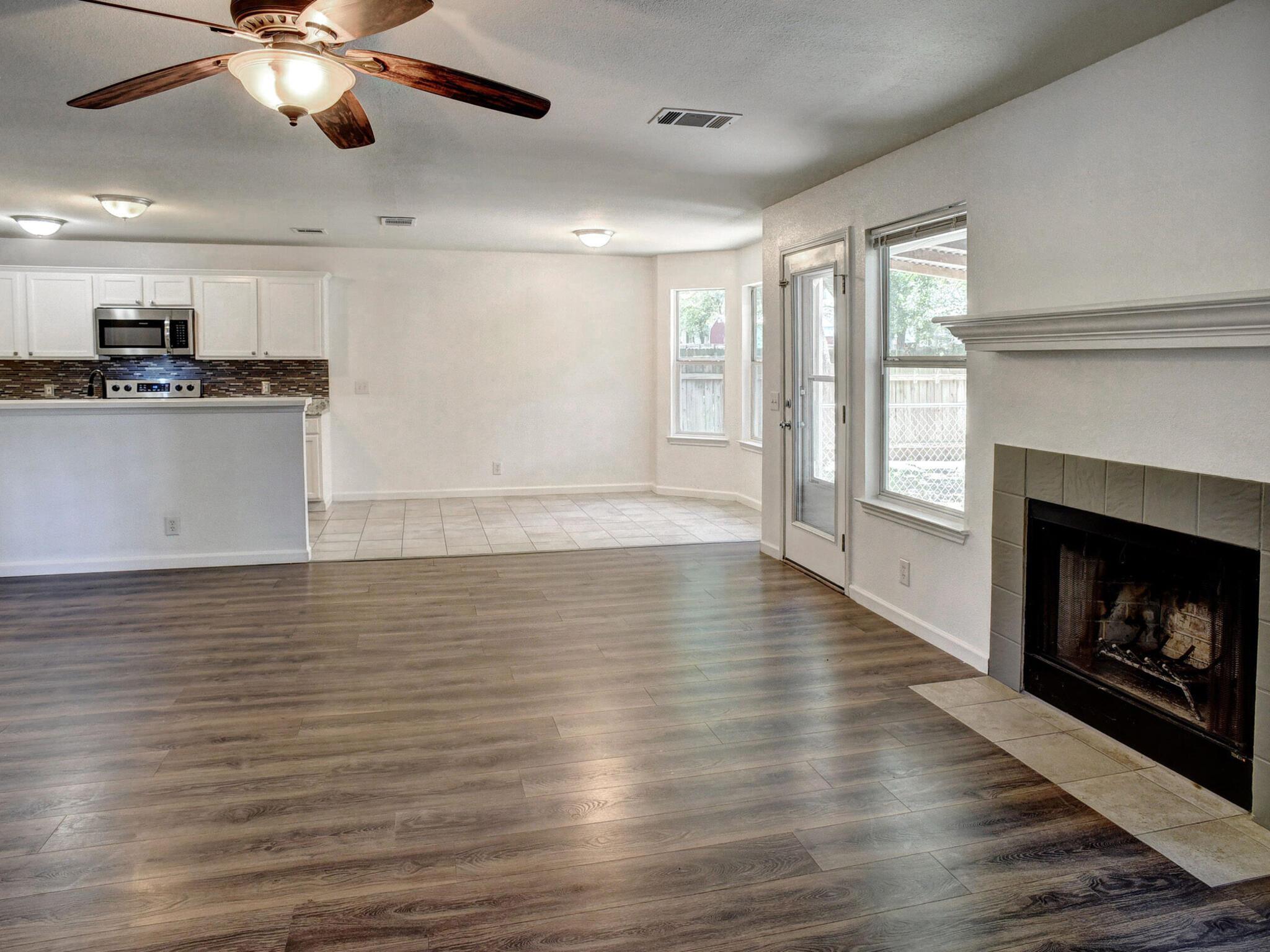 117 High Point Blvd, Cedar Creek, TX 78612