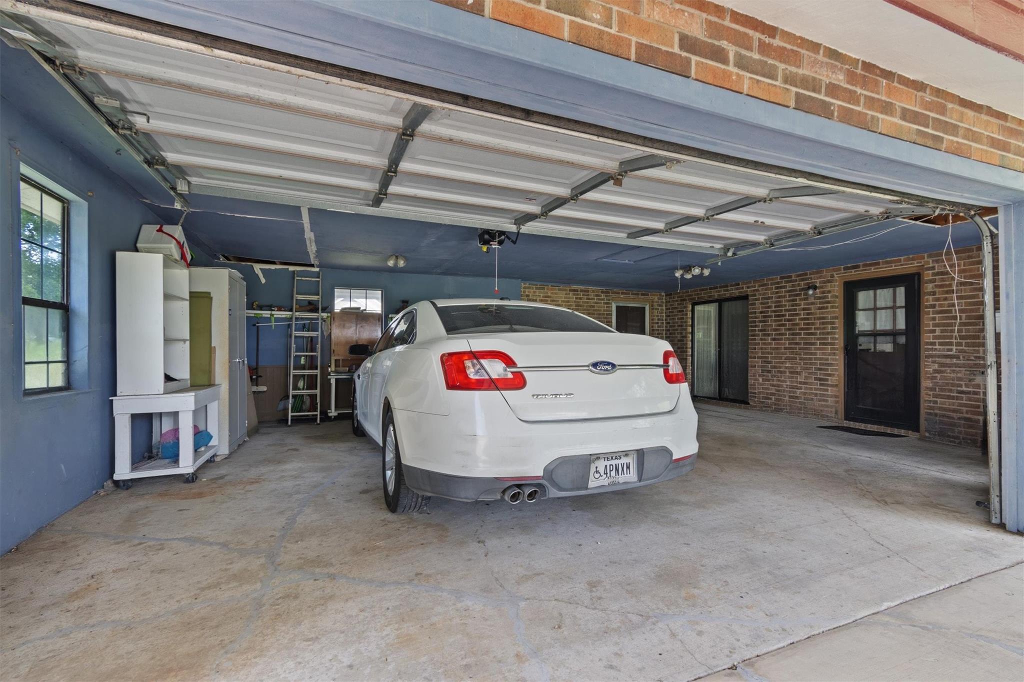 2080 Allison Rd, Martindale, TX 78655