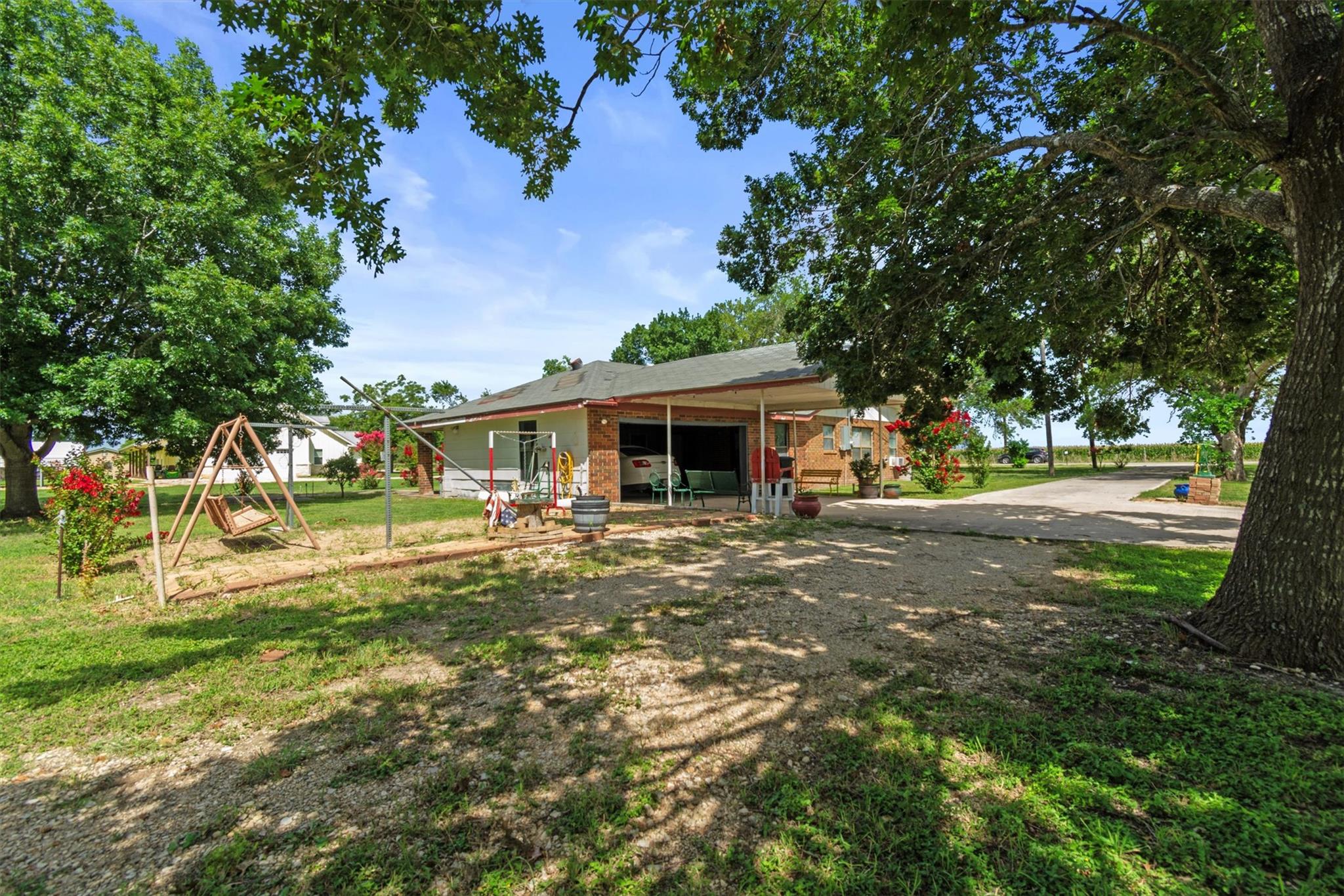 2080 Allison Rd, Martindale, TX 78655