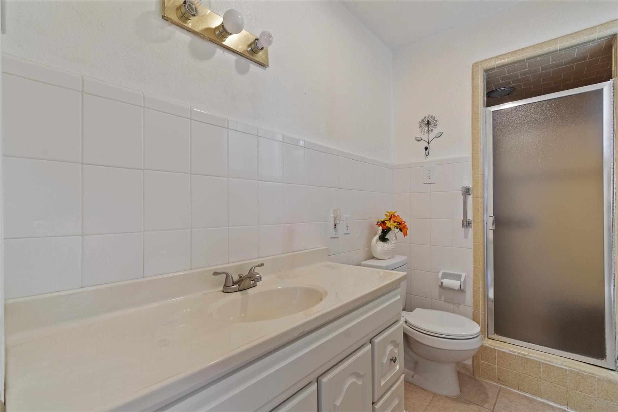 2080 Allison Rd, Martindale, TX 78655