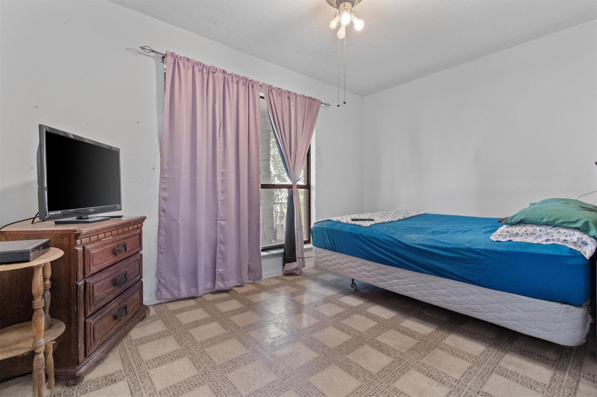 2080 Allison Rd, Martindale, TX 78655