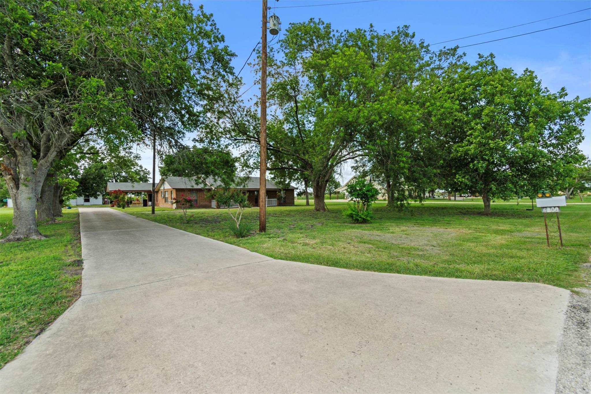 2080 Allison Rd, Martindale, TX 78655