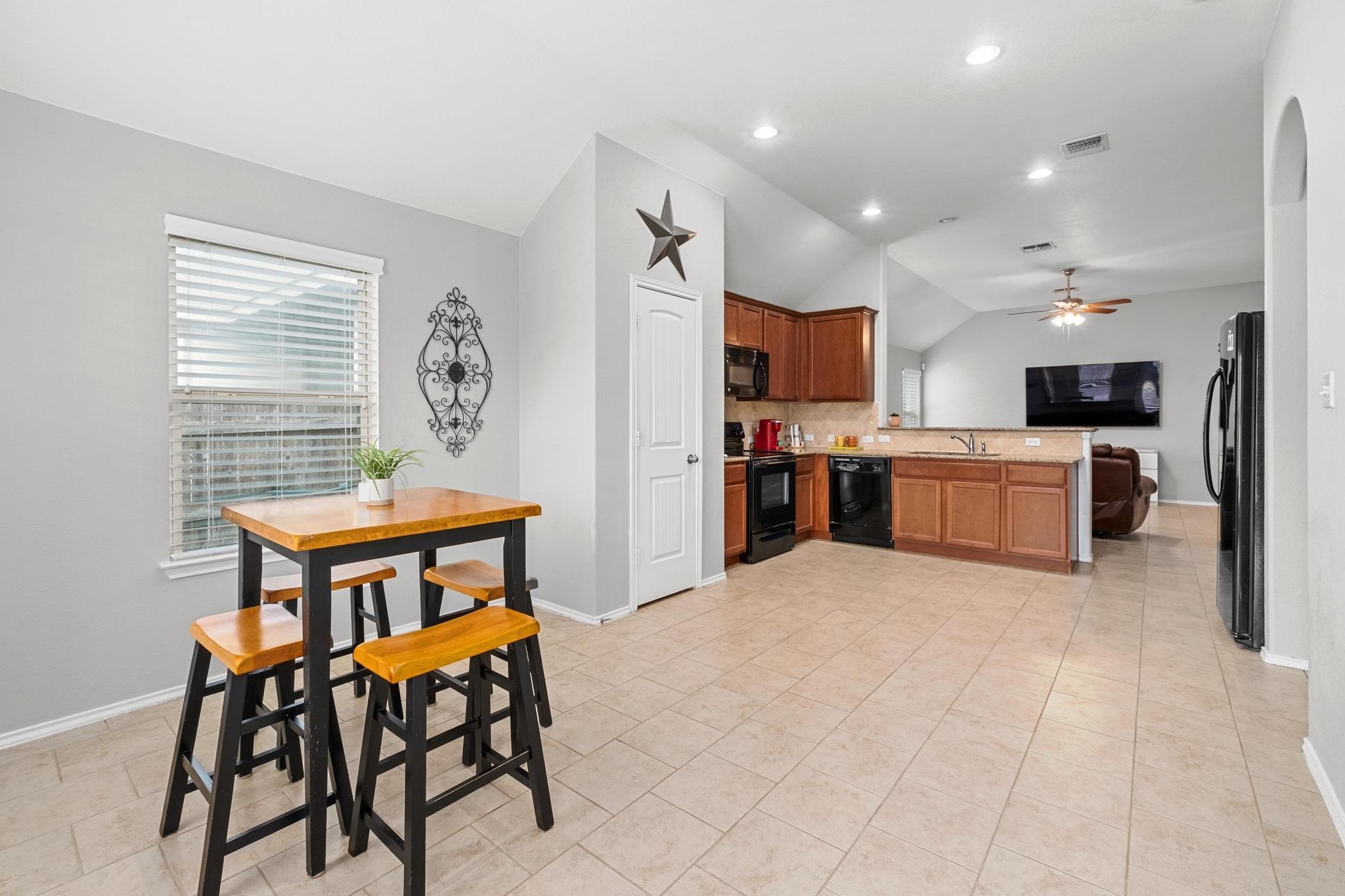160 Vermilion Marble Trl, Buda, TX 78610