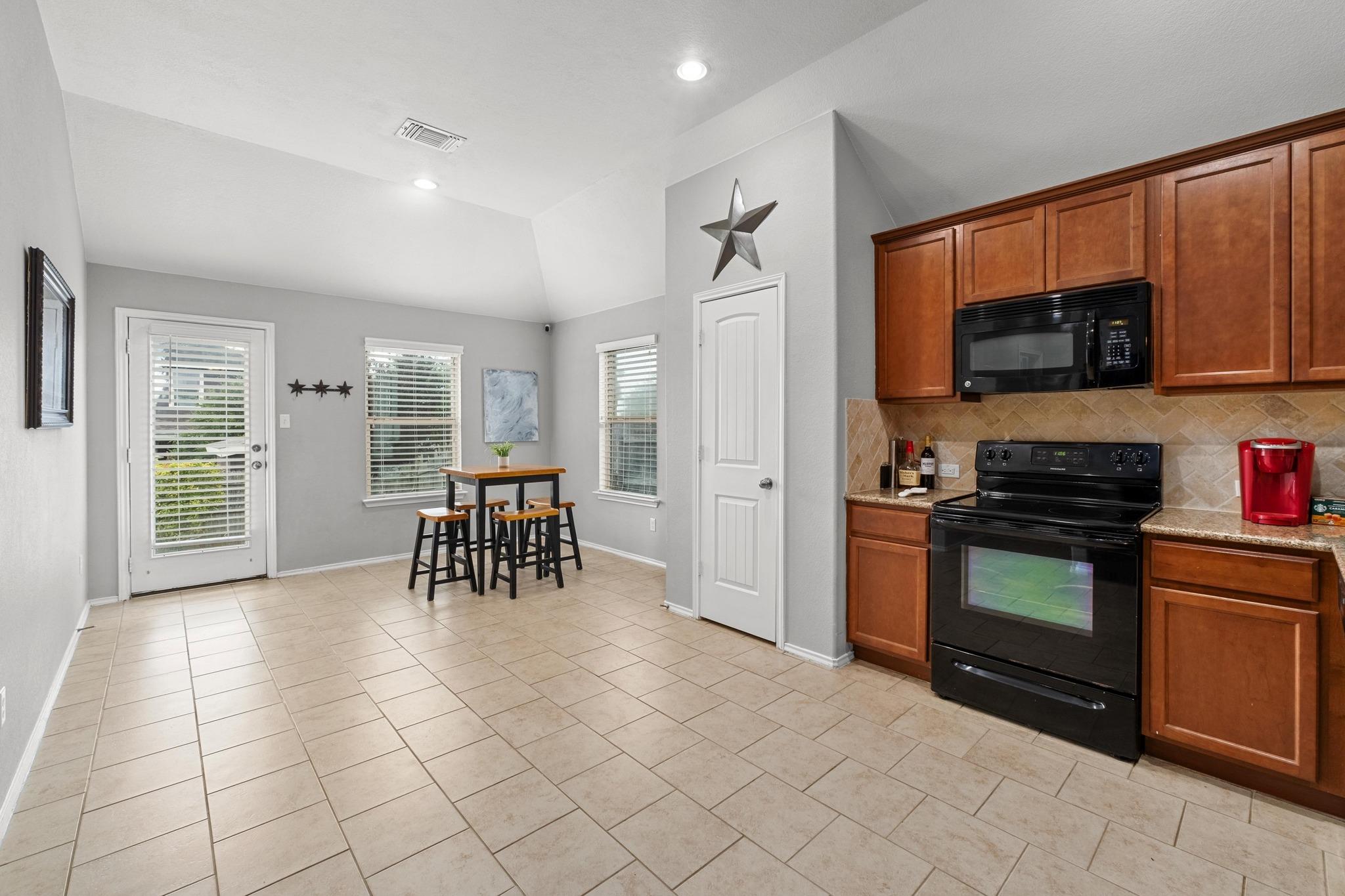 160 Vermilion Marble Trl, Buda, TX 78610