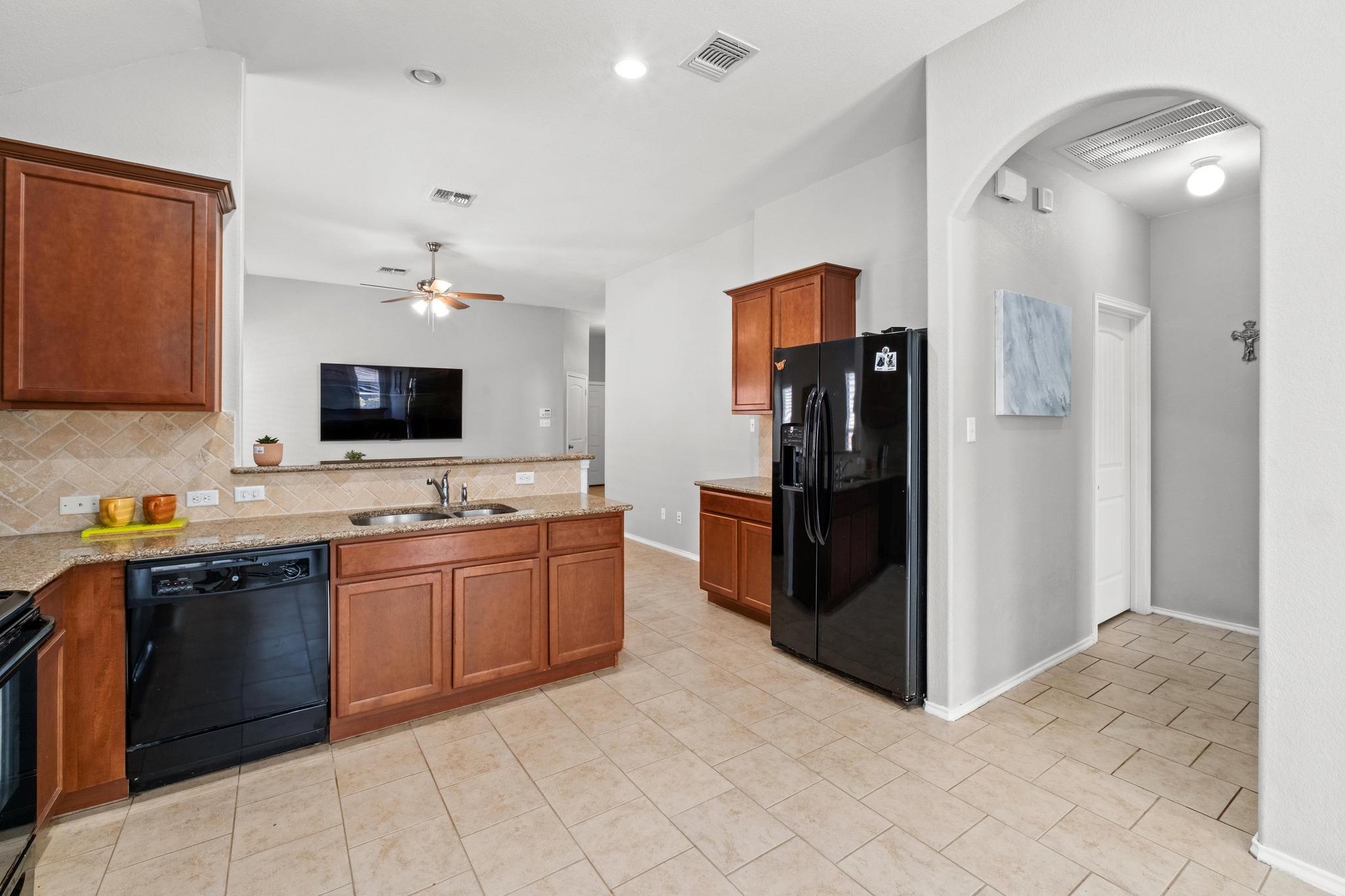 160 Vermilion Marble Trl, Buda, TX 78610