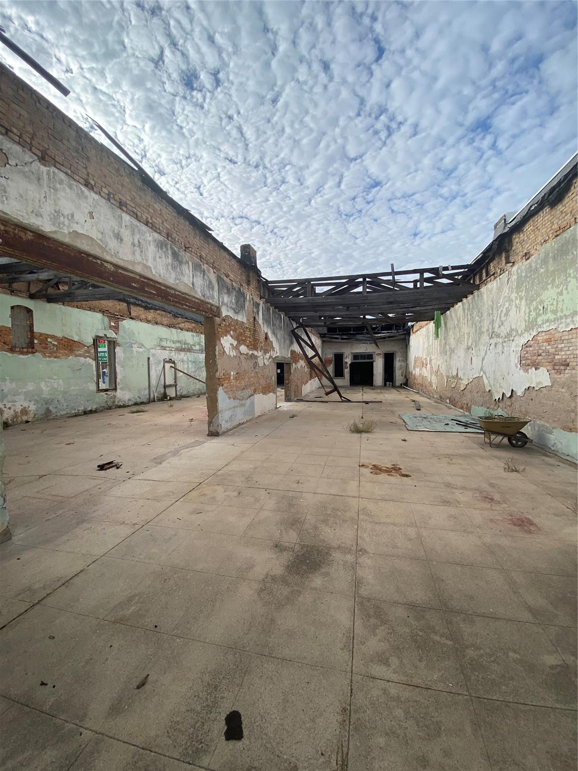 239 E Clark St, Bartlett, TX 76511