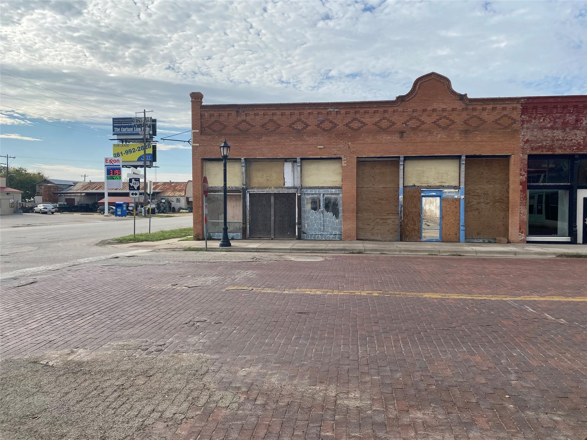 239 E Clark St, Bartlett, TX 76511