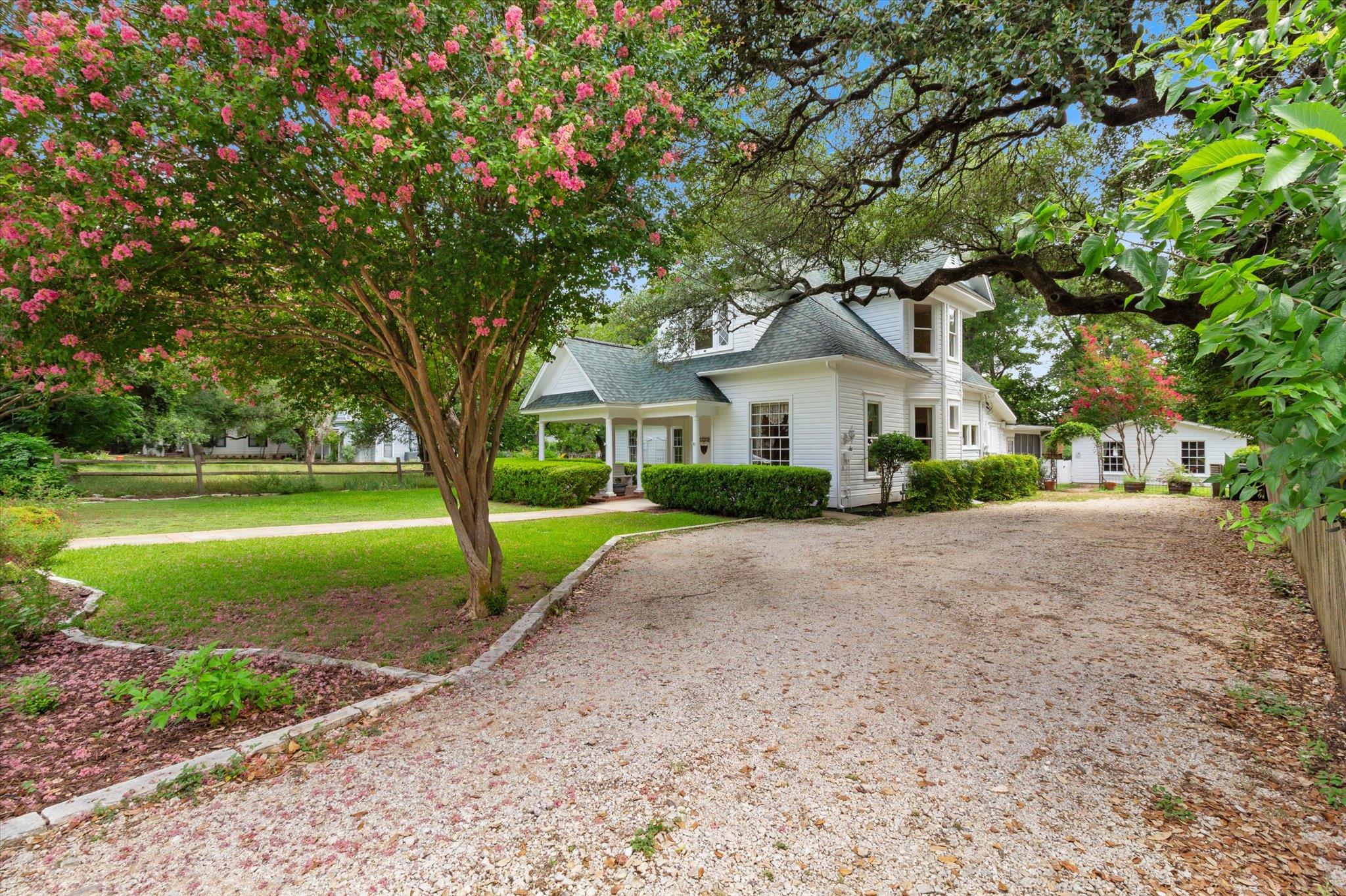 1253 W San Antonio St, San Marcos, TX 78666