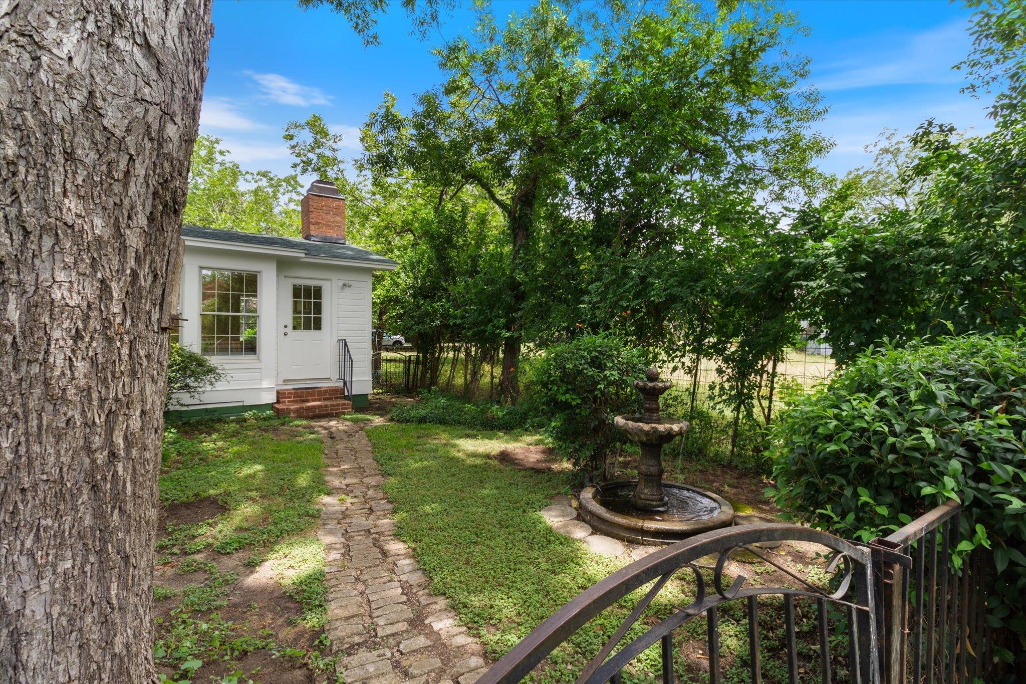1253 W San Antonio St, San Marcos, TX 78666