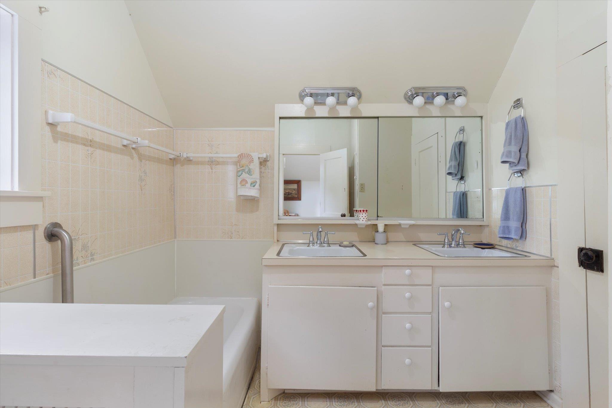 1253 W San Antonio St, San Marcos, TX 78666