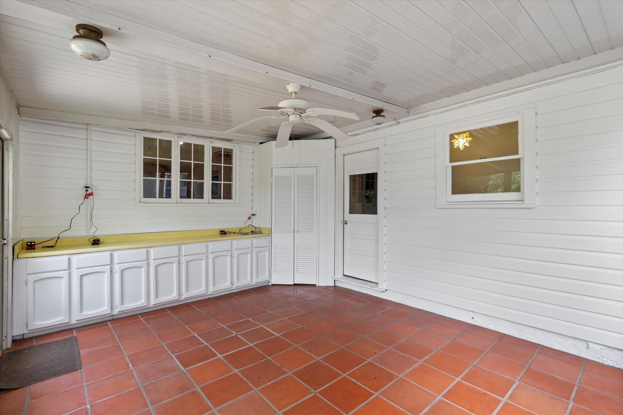 1253 W San Antonio St, San Marcos, TX 78666