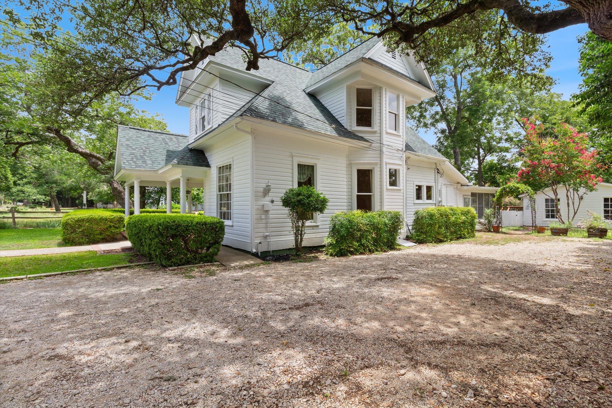1253 W San Antonio St, San Marcos, TX 78666