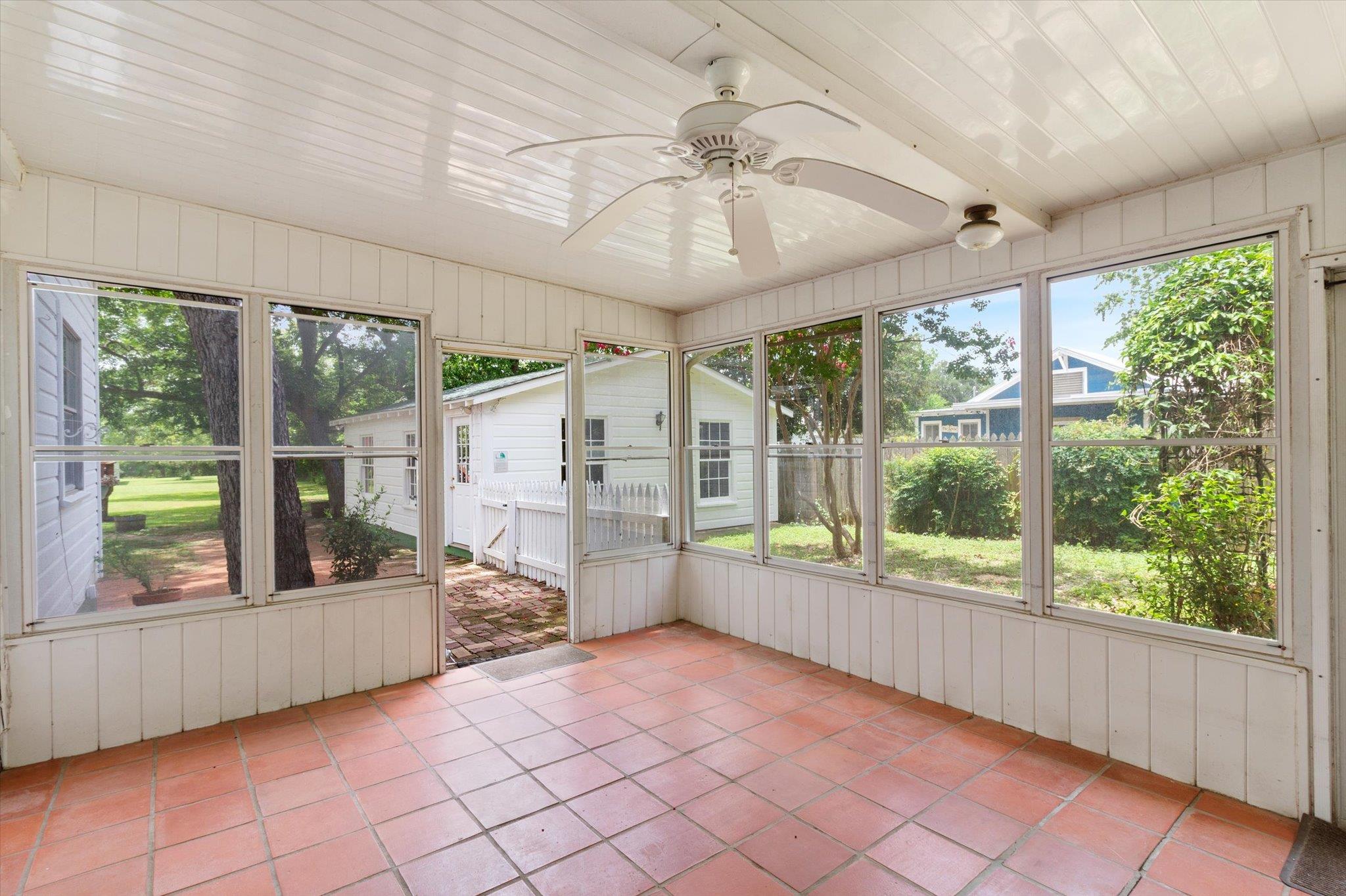 1253 W San Antonio St, San Marcos, TX 78666