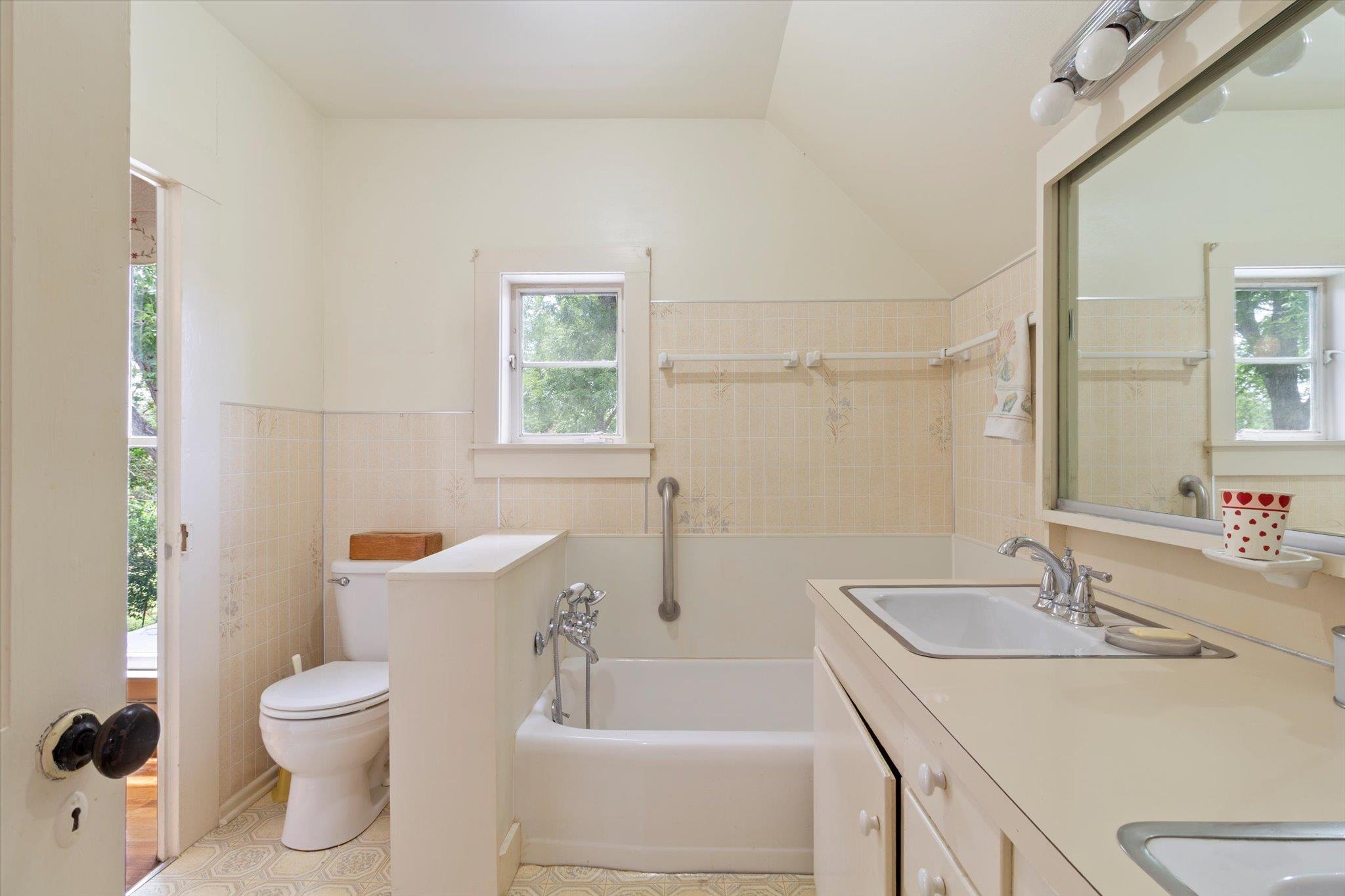 1253 W San Antonio St, San Marcos, TX 78666