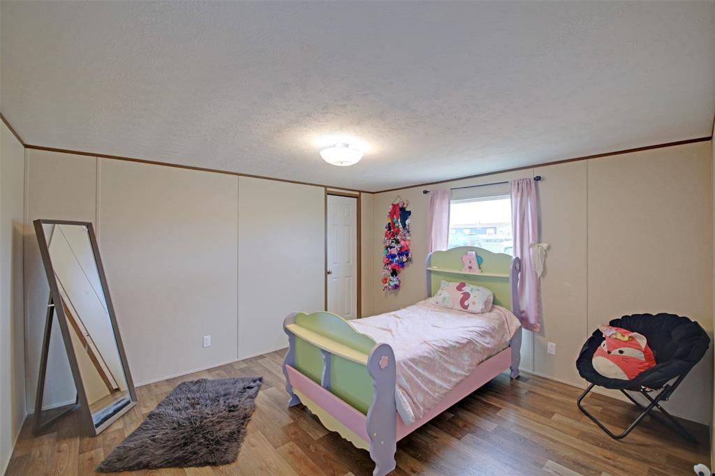 690 Casen St, Dale, TX 78616