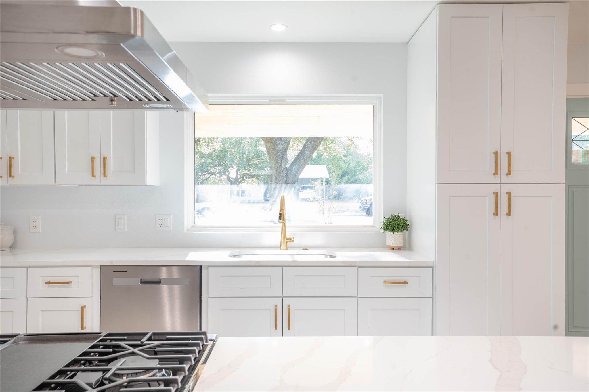 6103 Belfast Dr, Austin, TX 78723