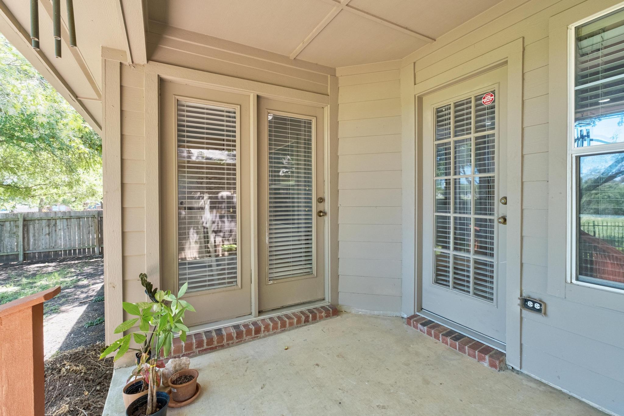 128 Clarence Ct, Buda, TX 78610