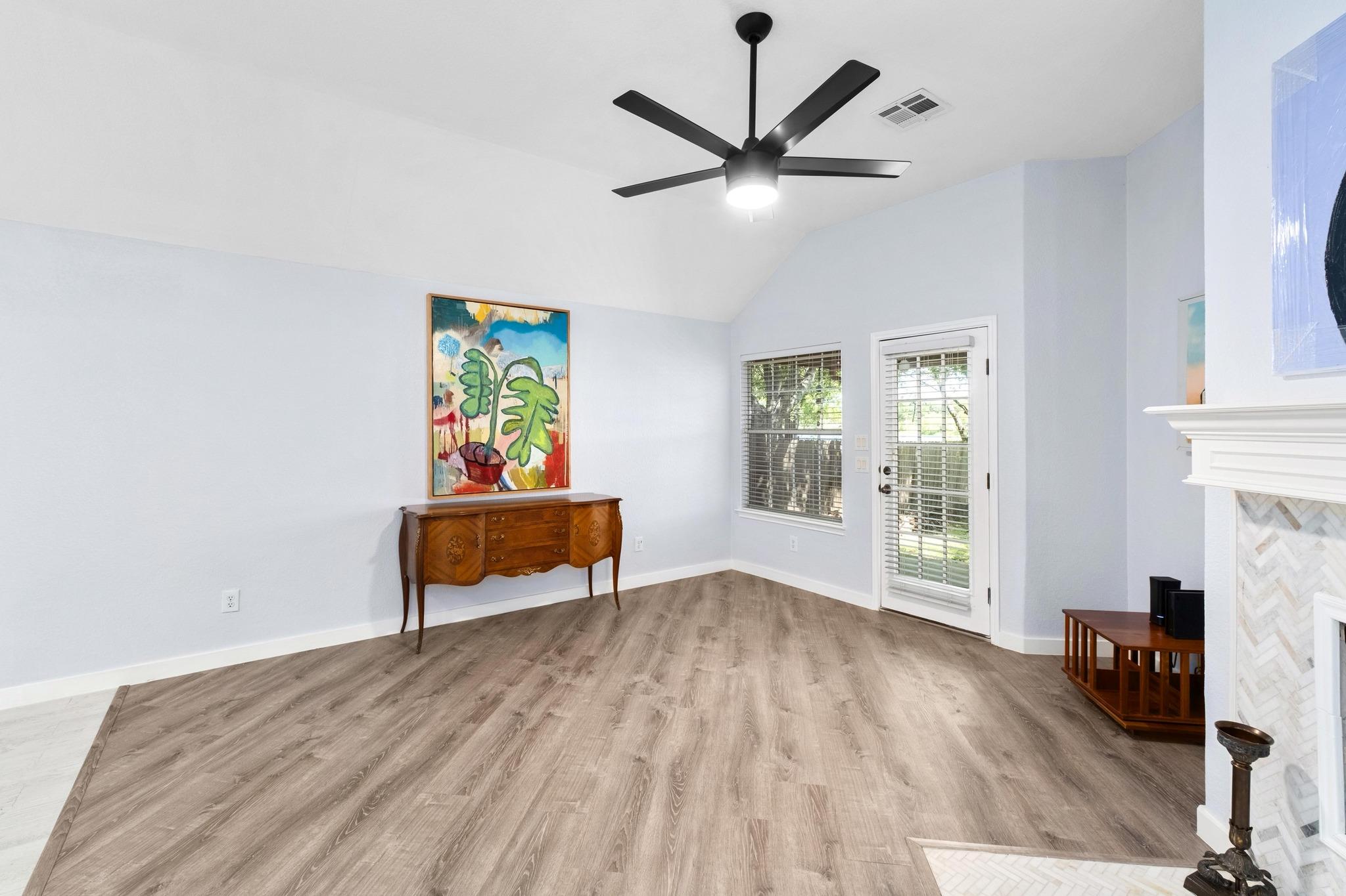 128 Clarence Ct, Buda, TX 78610