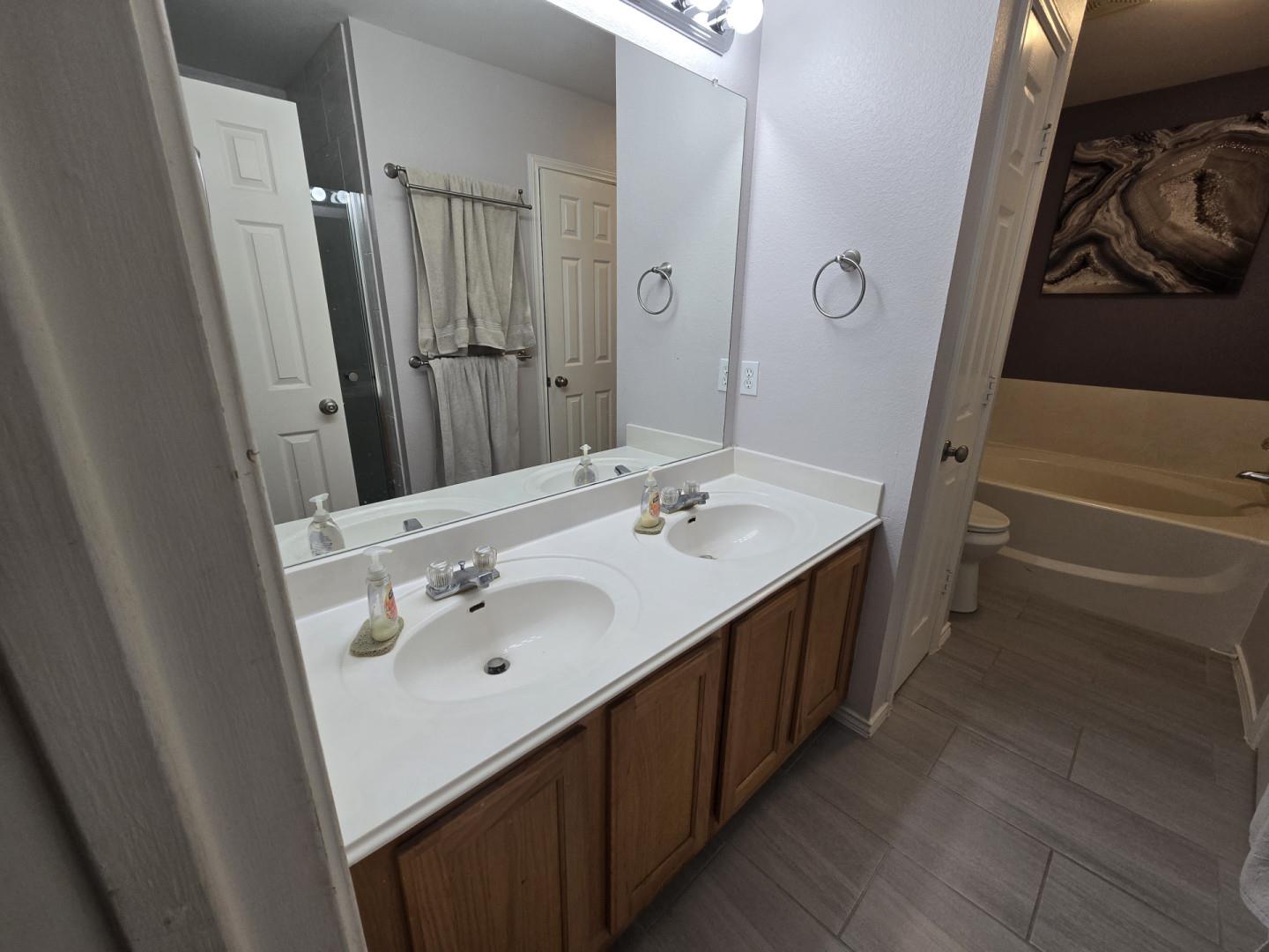 211 Valley Run Trl, Elgin, TX 78621