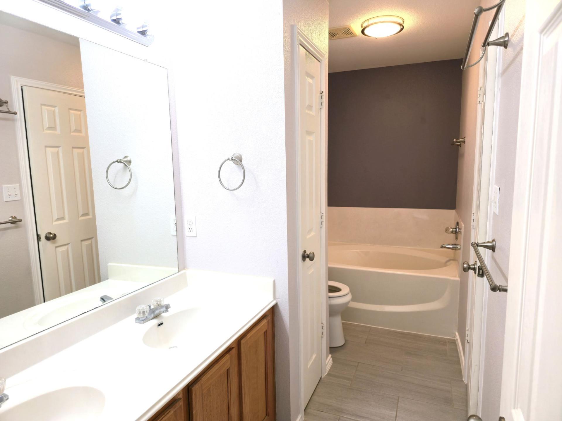 211 Valley Run Trl, Elgin, TX 78621