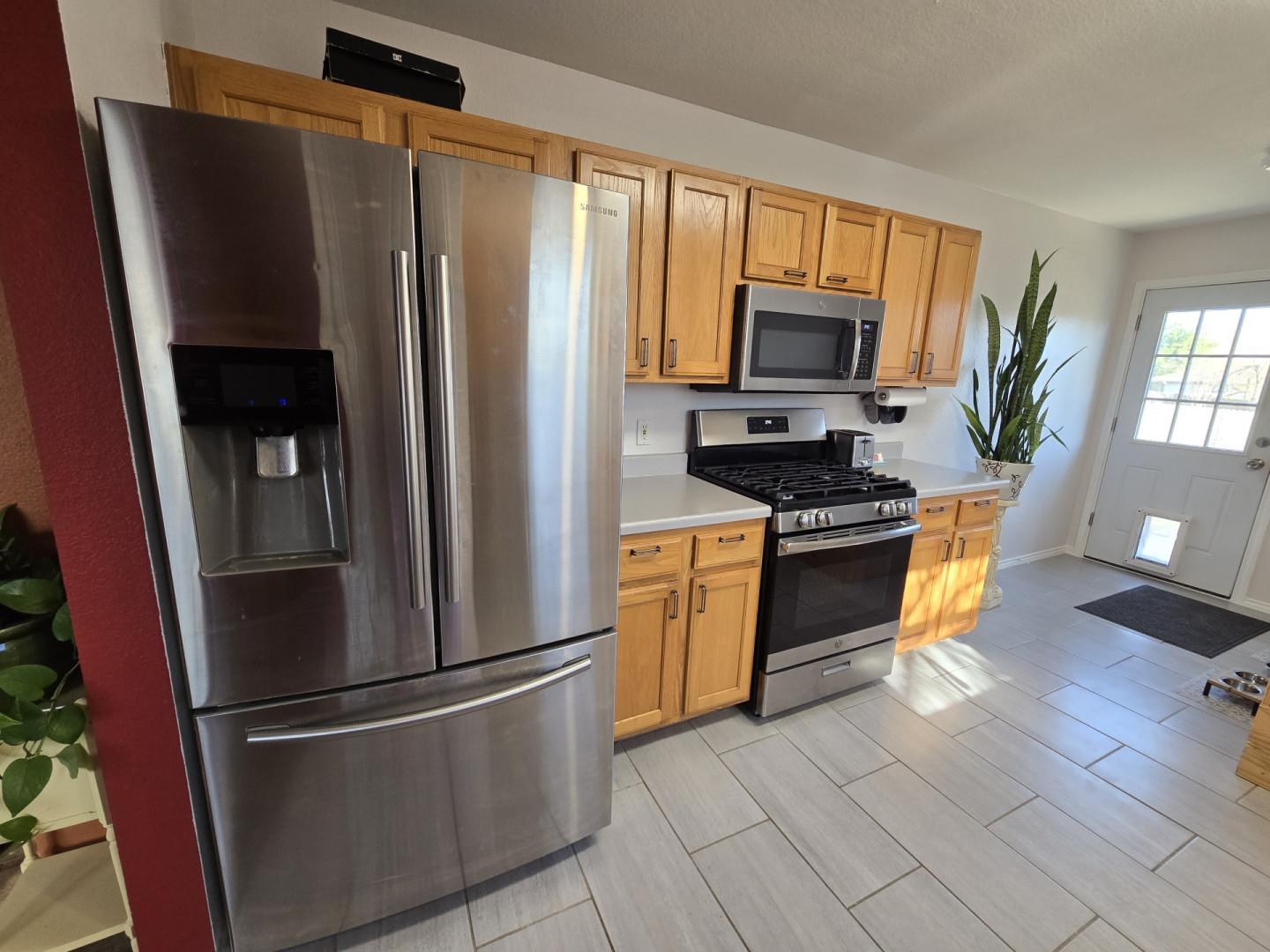 211 Valley Run Trl, Elgin, TX 78621