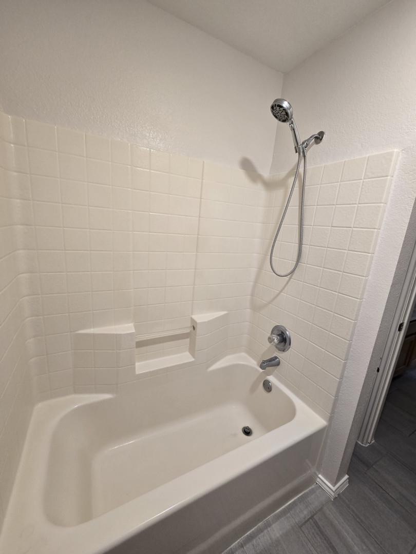 211 Valley Run Trl, Elgin, TX 78621