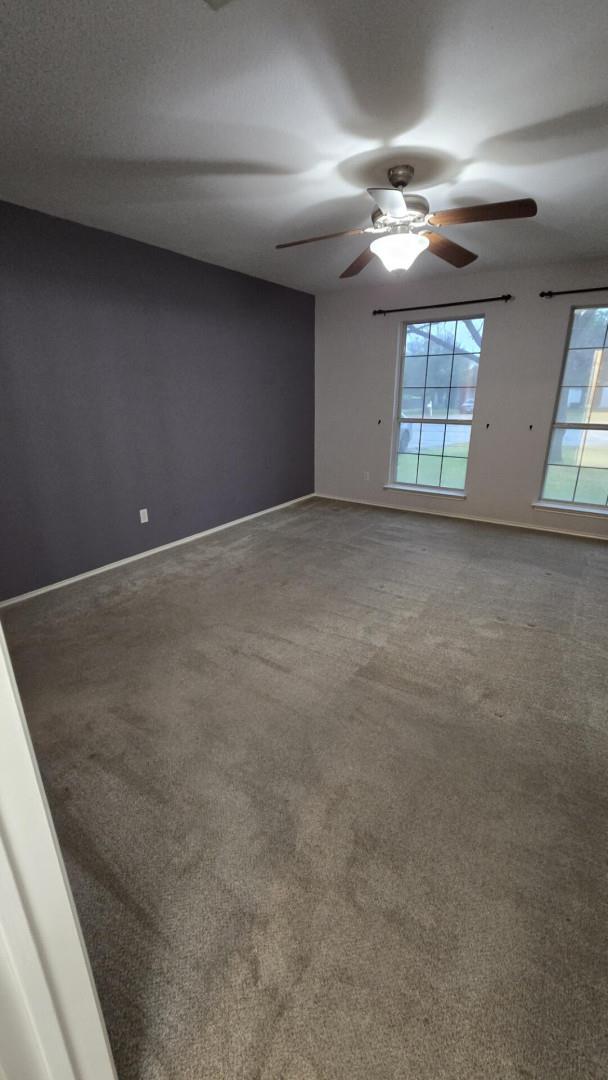 211 Valley Run Trl, Elgin, TX 78621