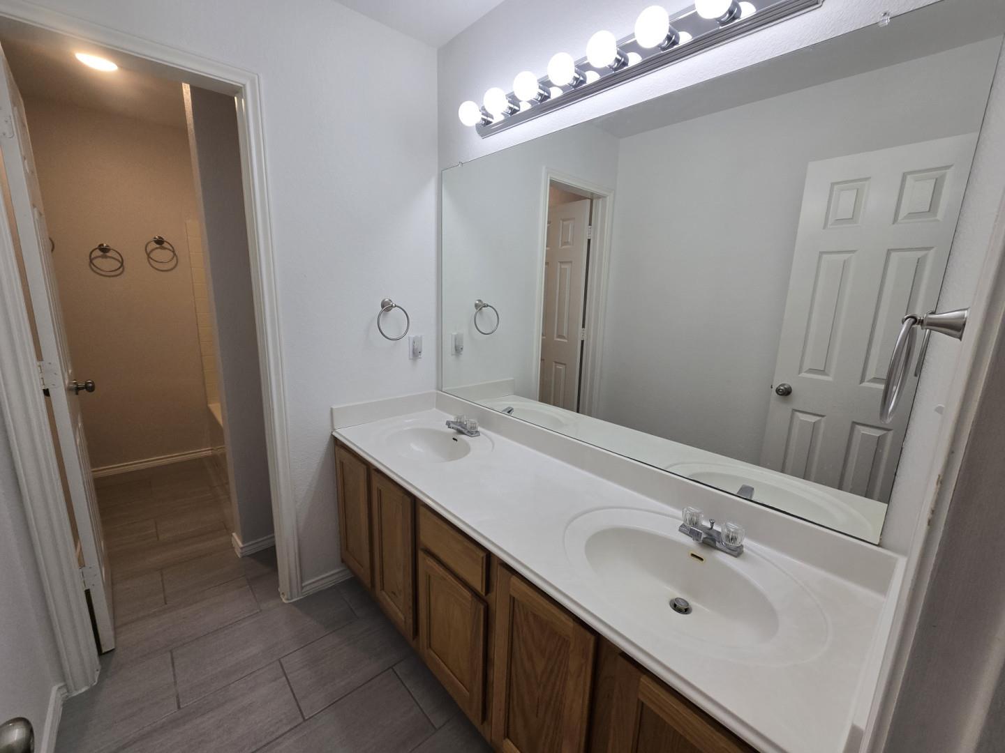 211 Valley Run Trl, Elgin, TX 78621