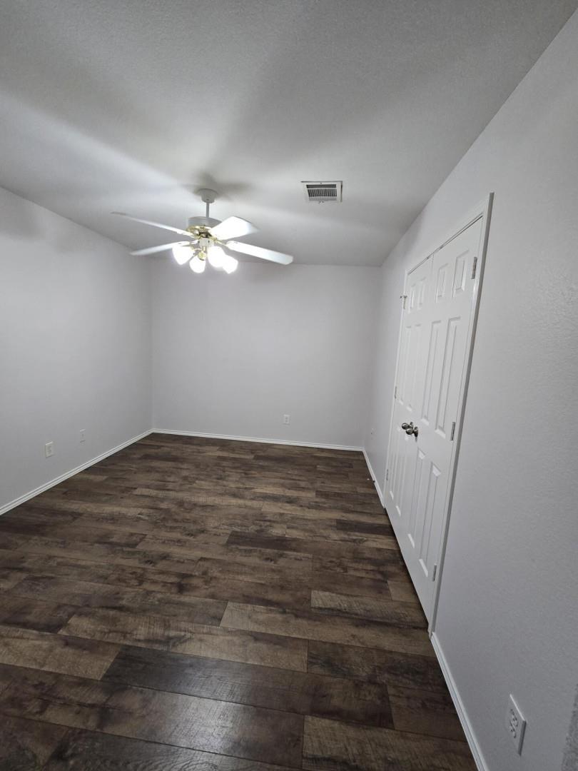 211 Valley Run Trl, Elgin, TX 78621