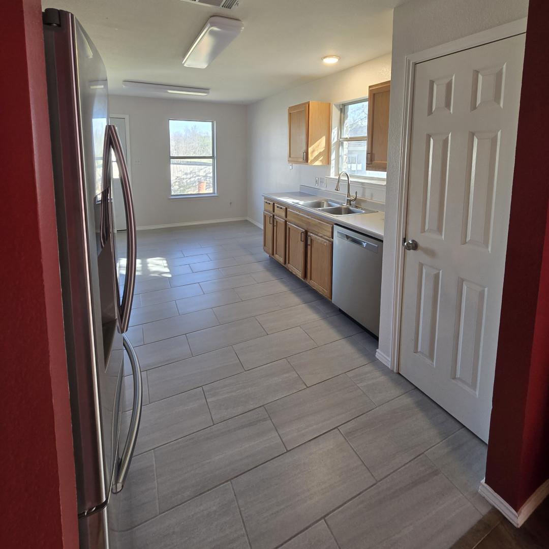 211 Valley Run Trl, Elgin, TX 78621