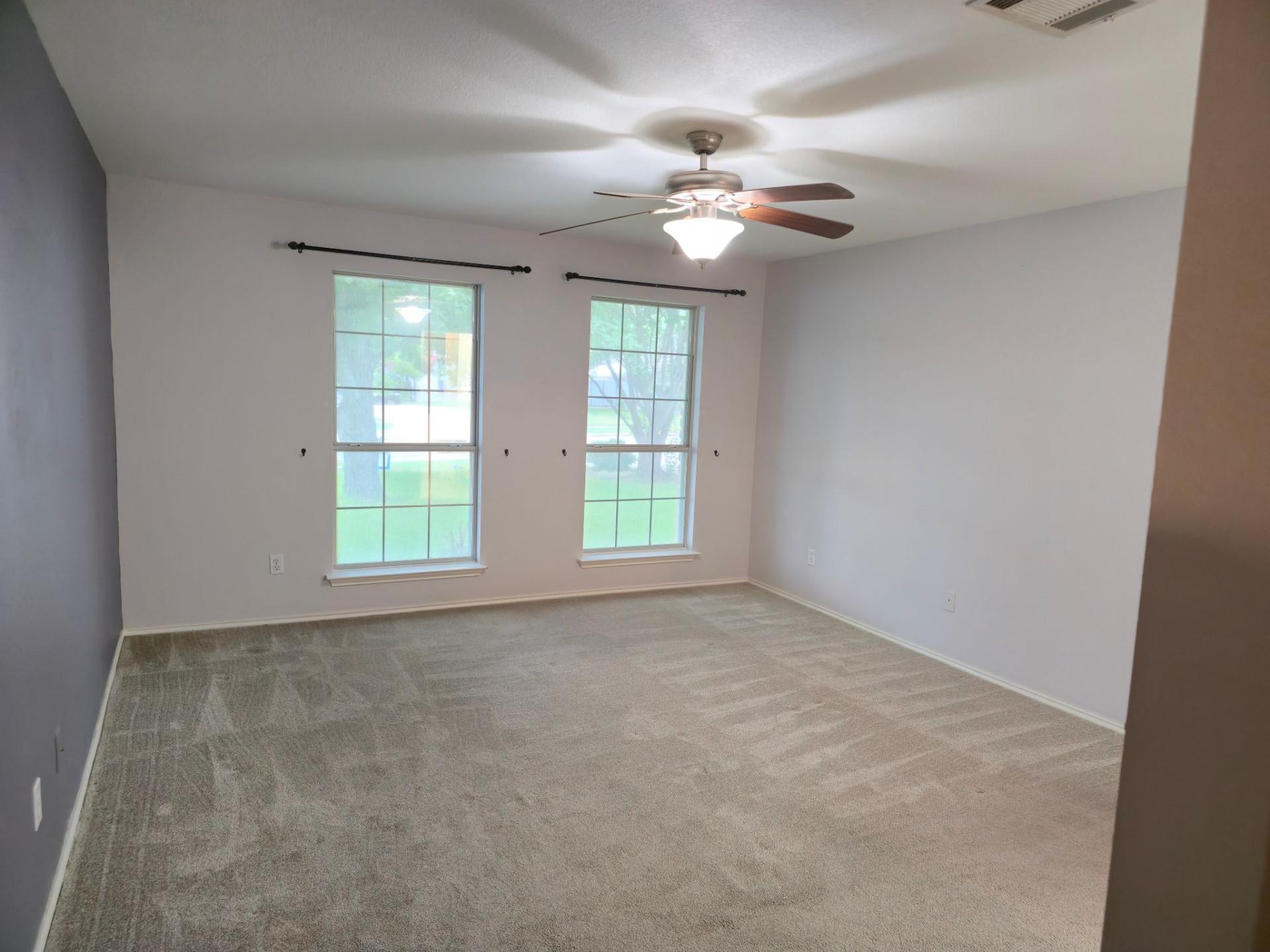 211 Valley Run Trl, Elgin, TX 78621