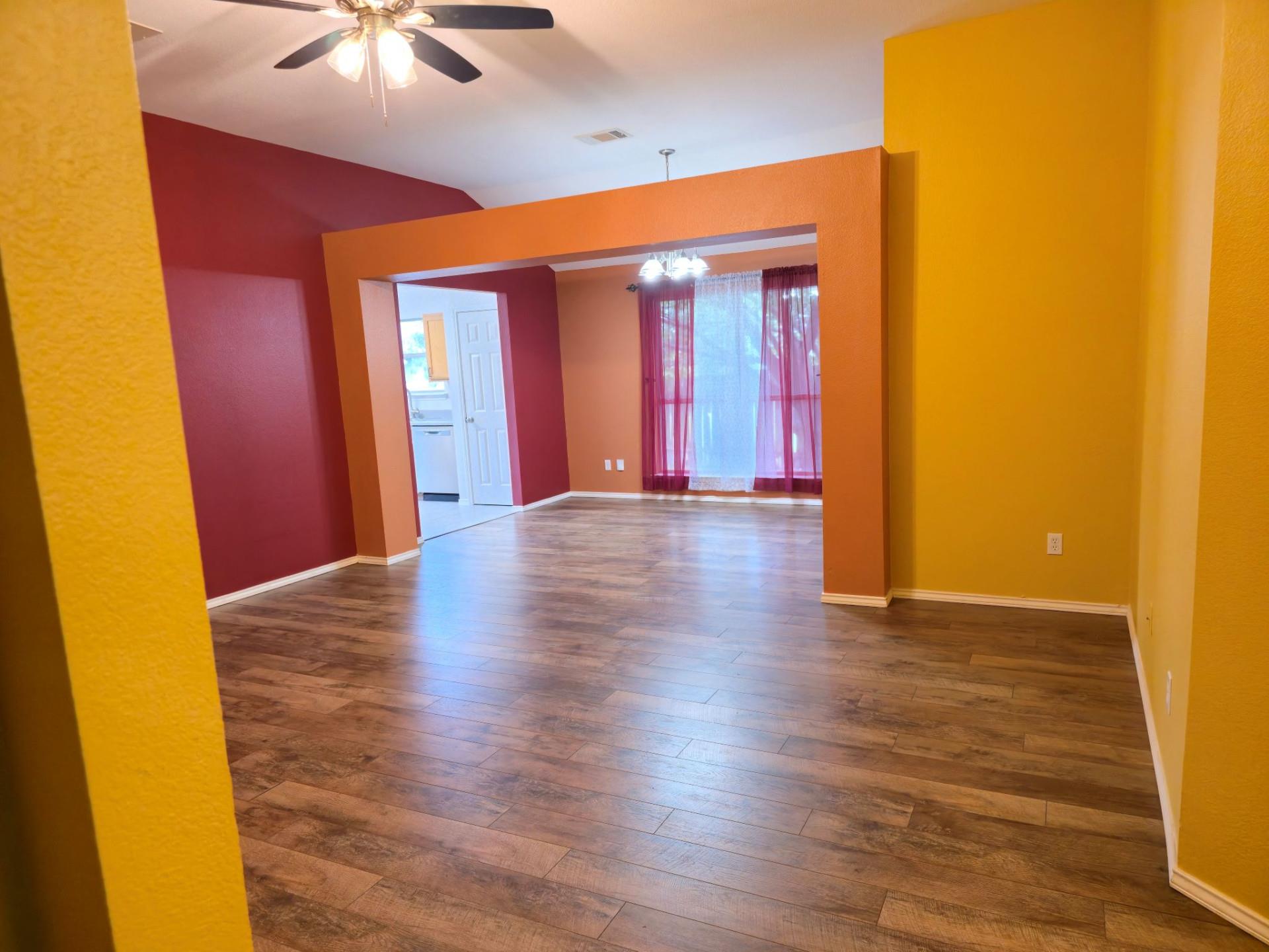 211 Valley Run Trl, Elgin, TX 78621