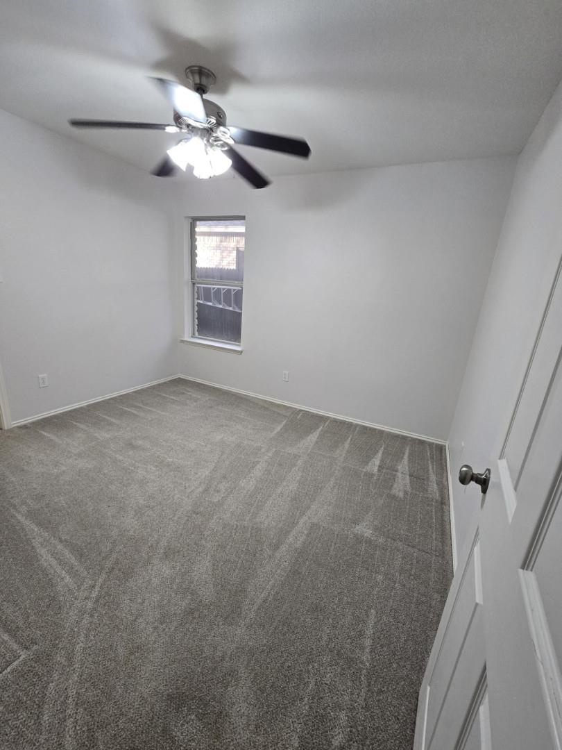 211 Valley Run Trl, Elgin, TX 78621