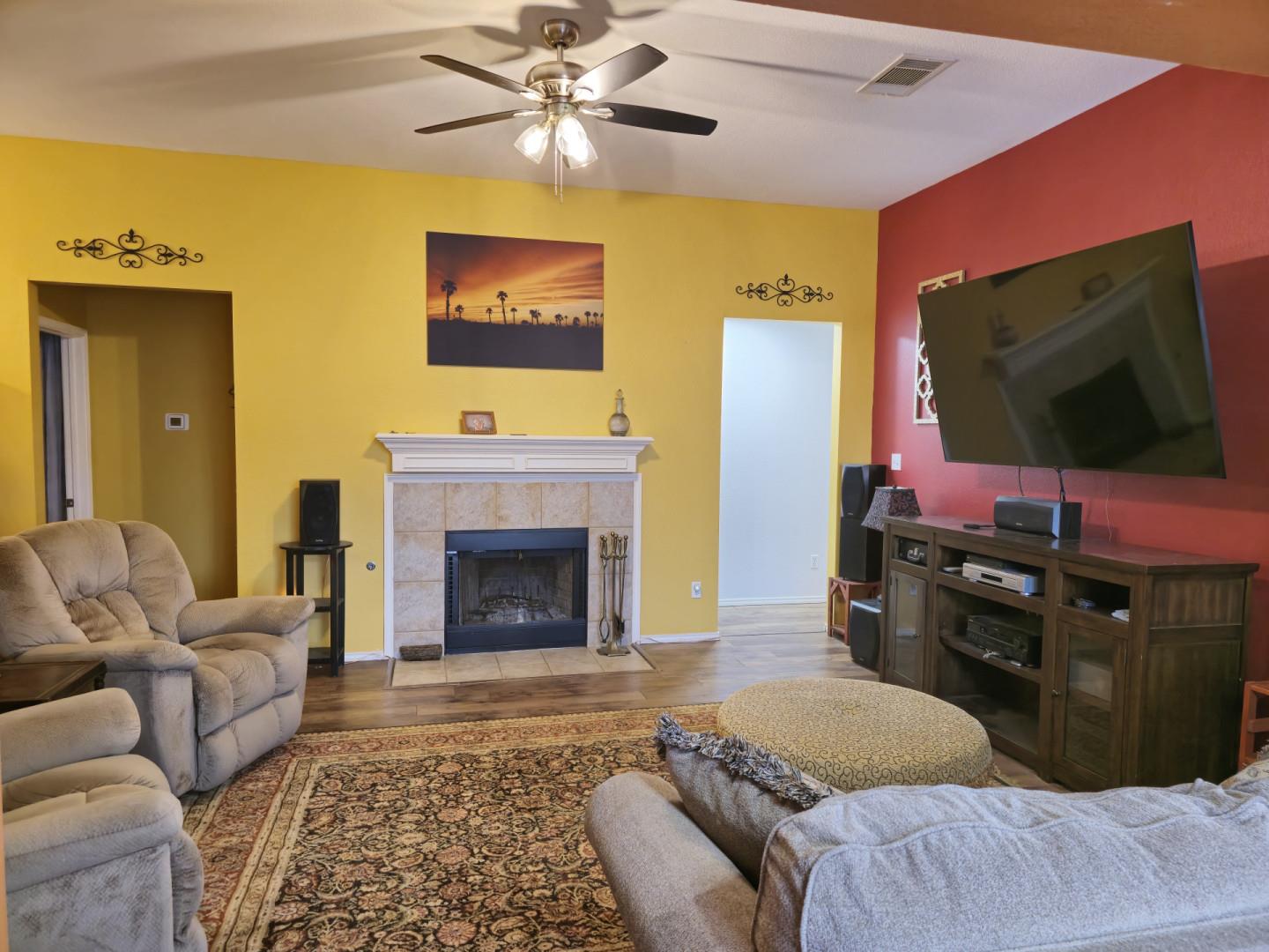 211 Valley Run Trl, Elgin, TX 78621