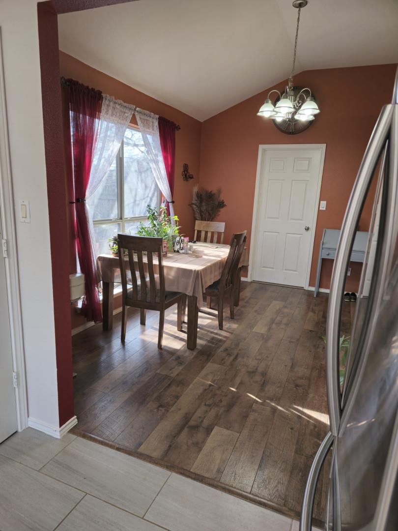 211 Valley Run Trl, Elgin, TX 78621