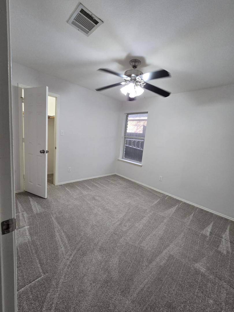 211 Valley Run Trl, Elgin, TX 78621