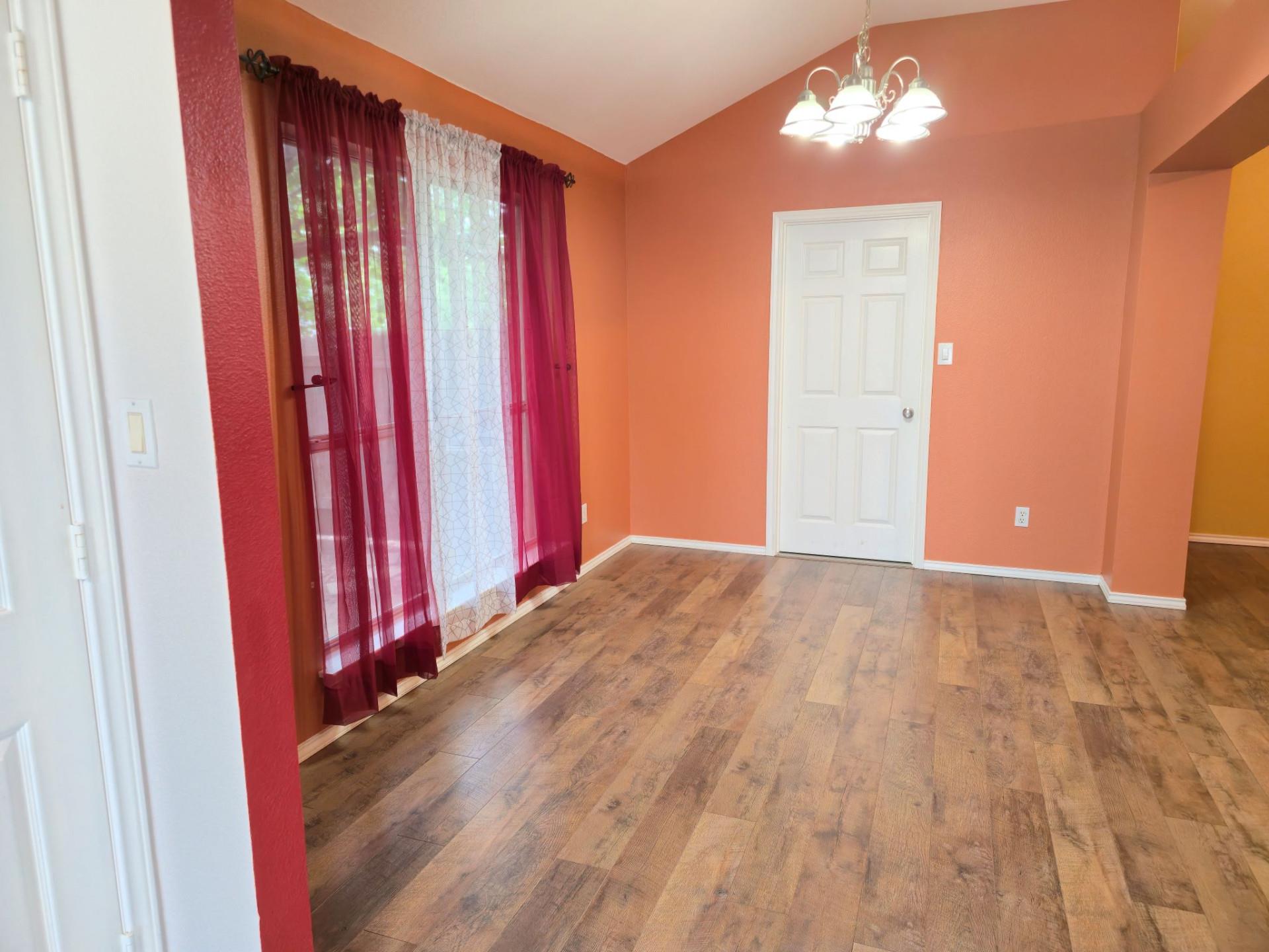 211 Valley Run Trl, Elgin, TX 78621