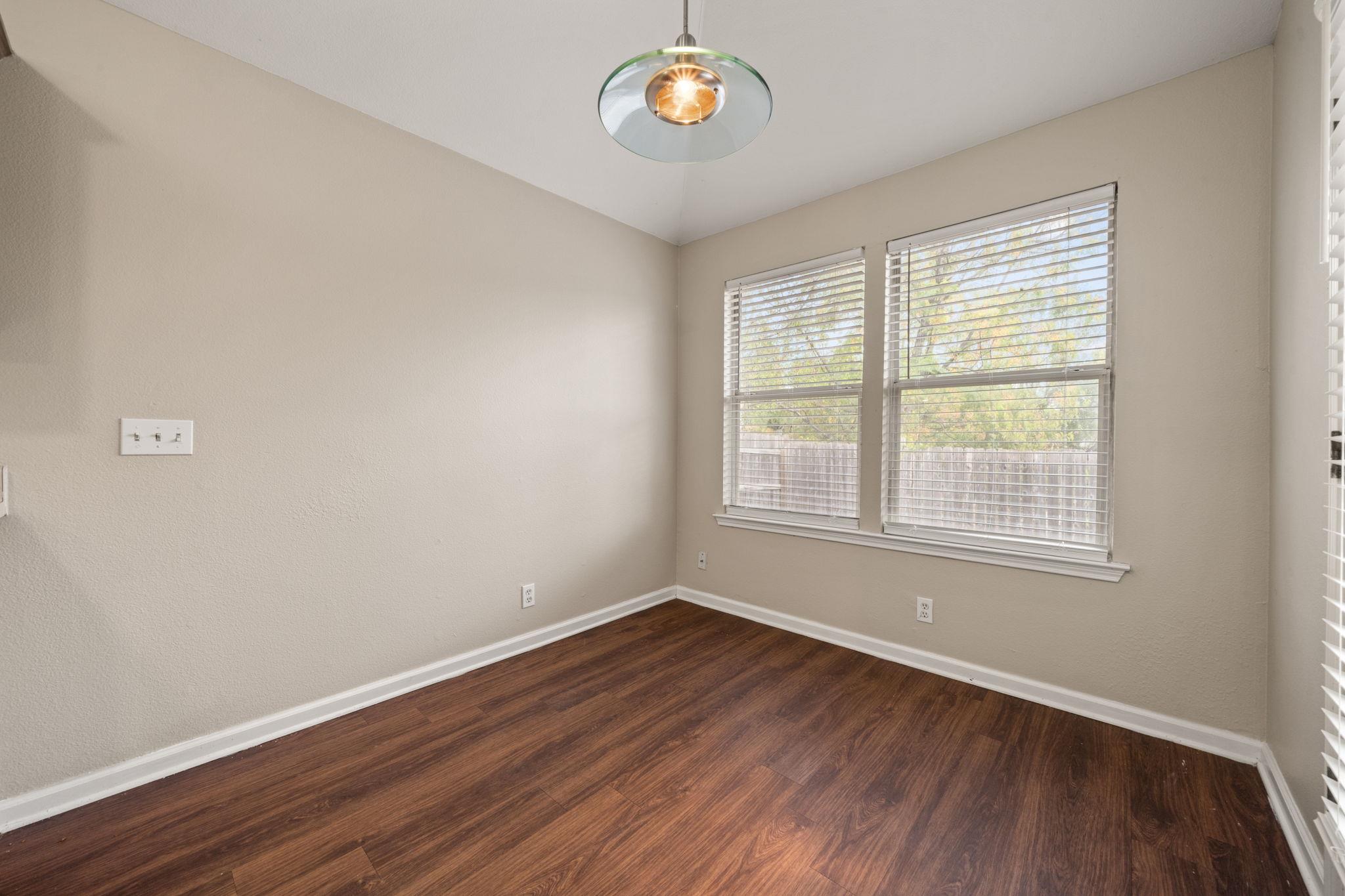 4904 Gnarled Oak Cv, Austin, TX 78744