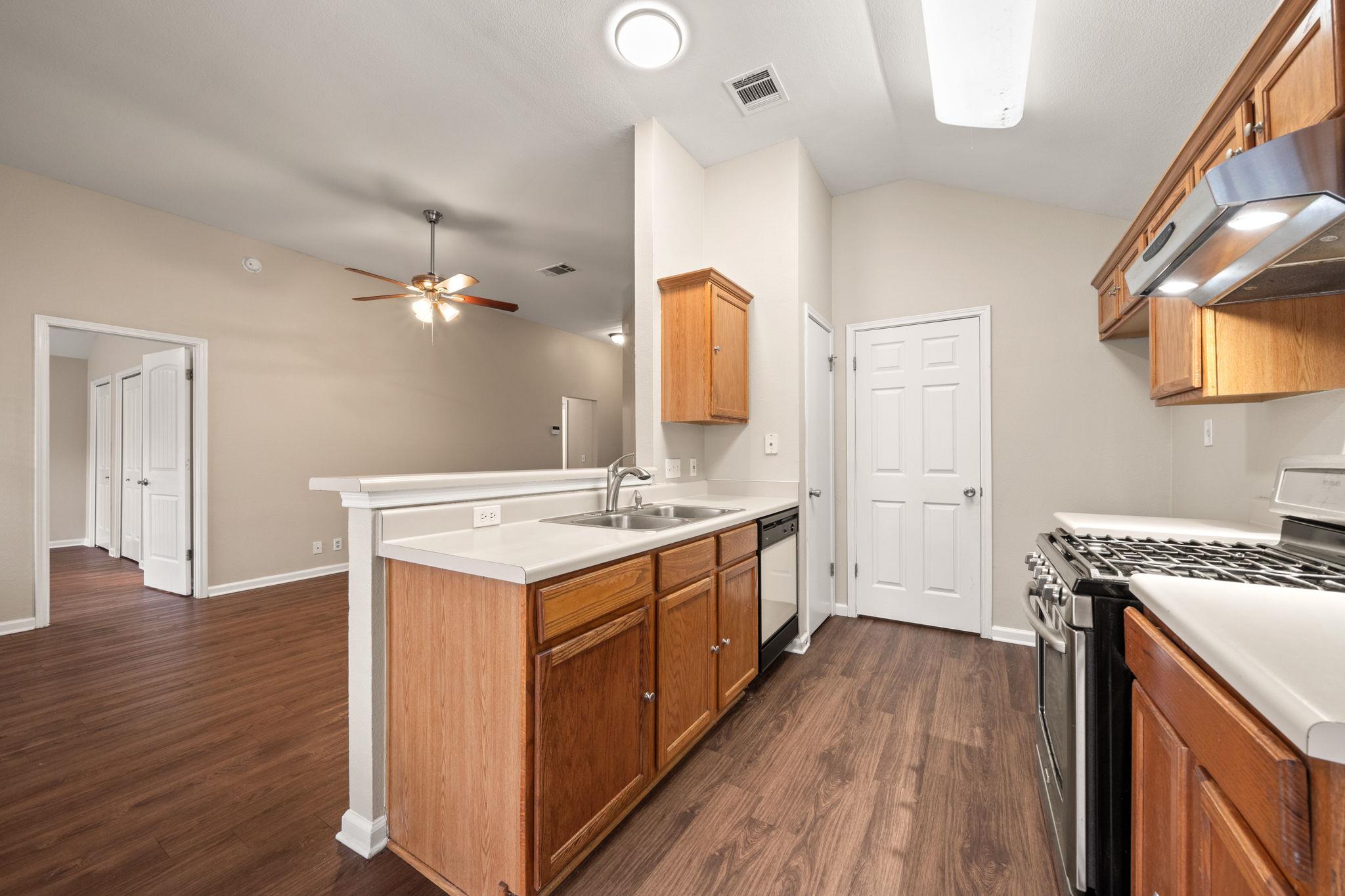 4904 Gnarled Oak Cv, Austin, TX 78744